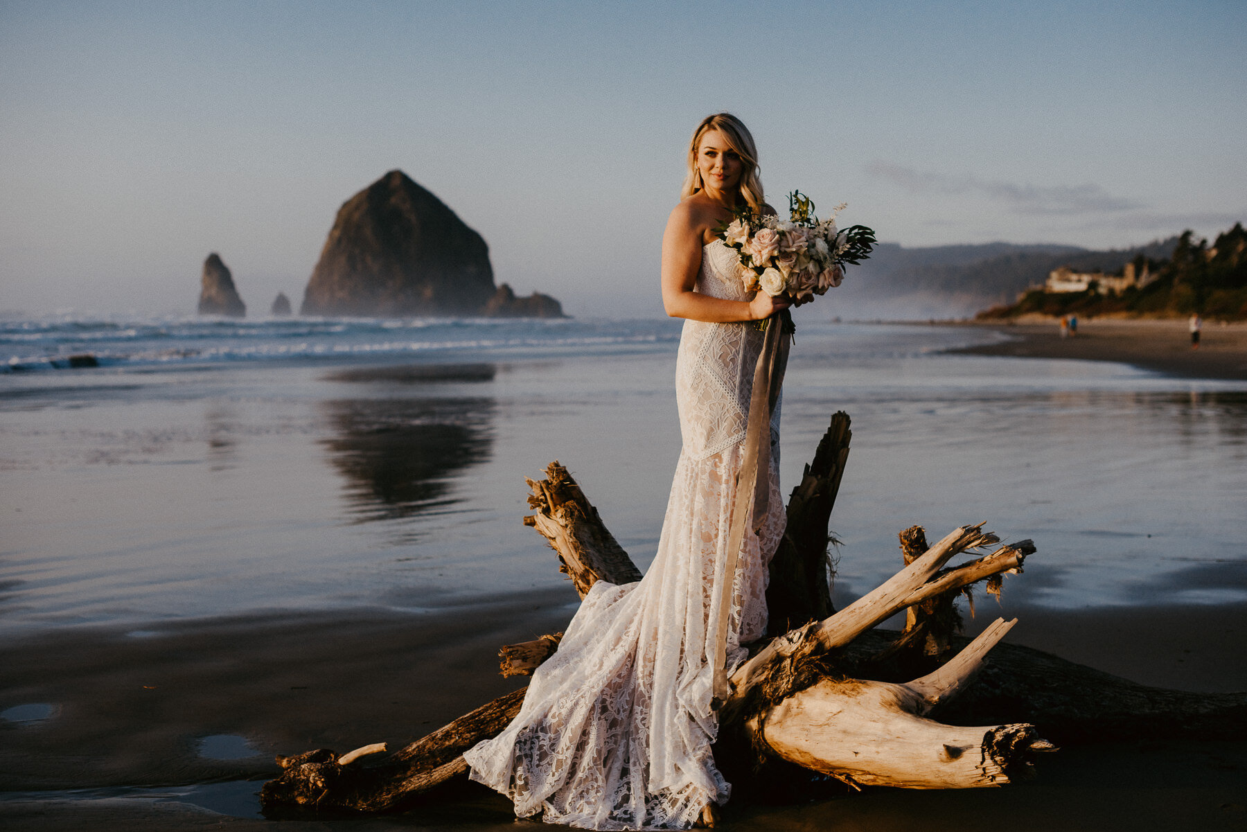 sKendra + Tim - Cannon Beach Oregon Wedding - IG Vaughntastic-162.jpg