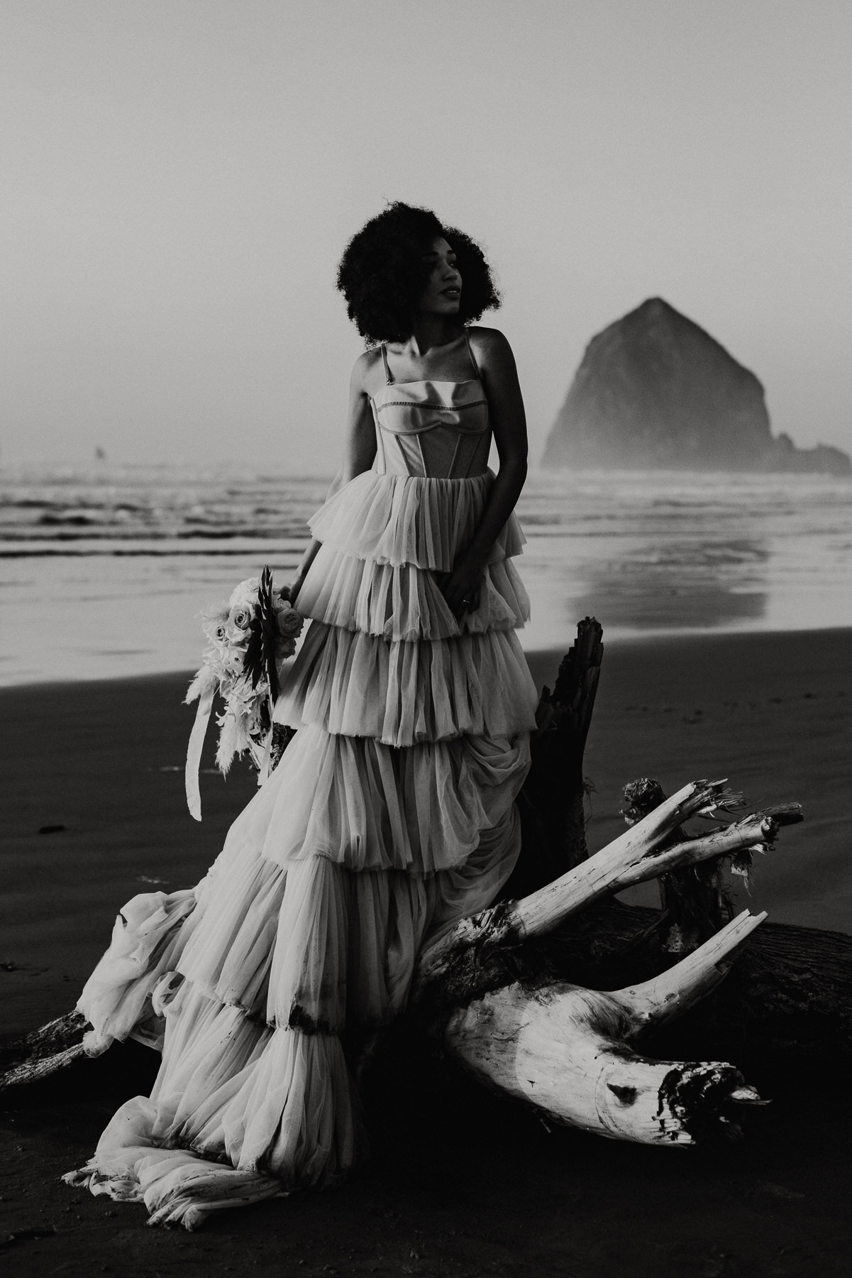 sAmber - Cannon Beach Bridal Editorial - IG Vaughntastic-220.jpg