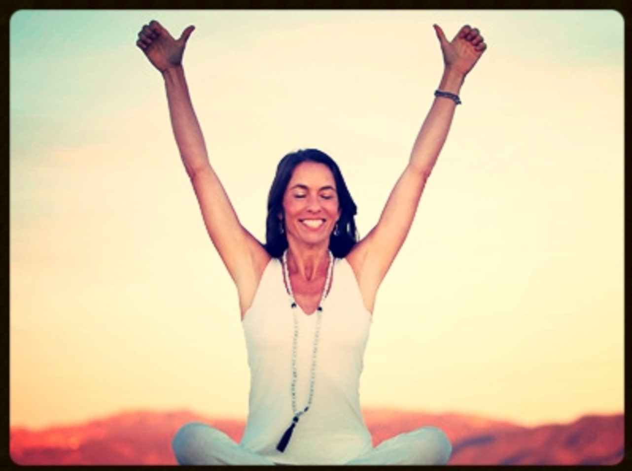 Kia Miller teaches Kundalini yoga and meditation on YogaGlo.com. Photo credit, KiaMiller.com.