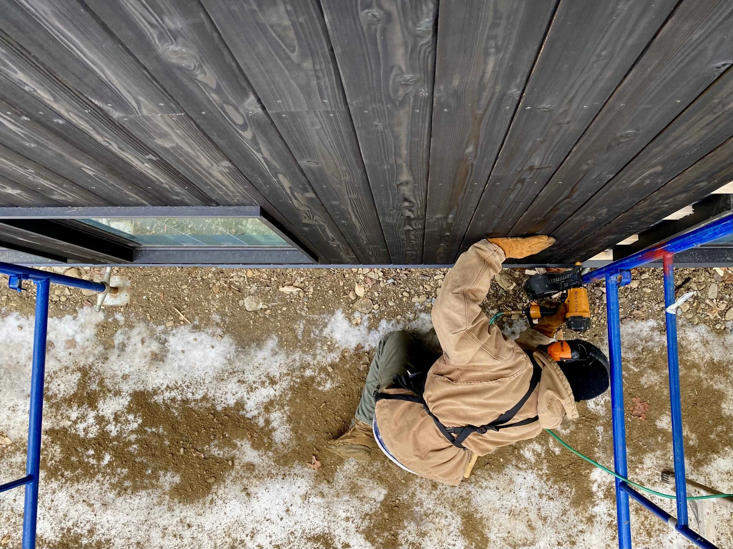 shou sugi ban installation. vermont pro construction.jpg