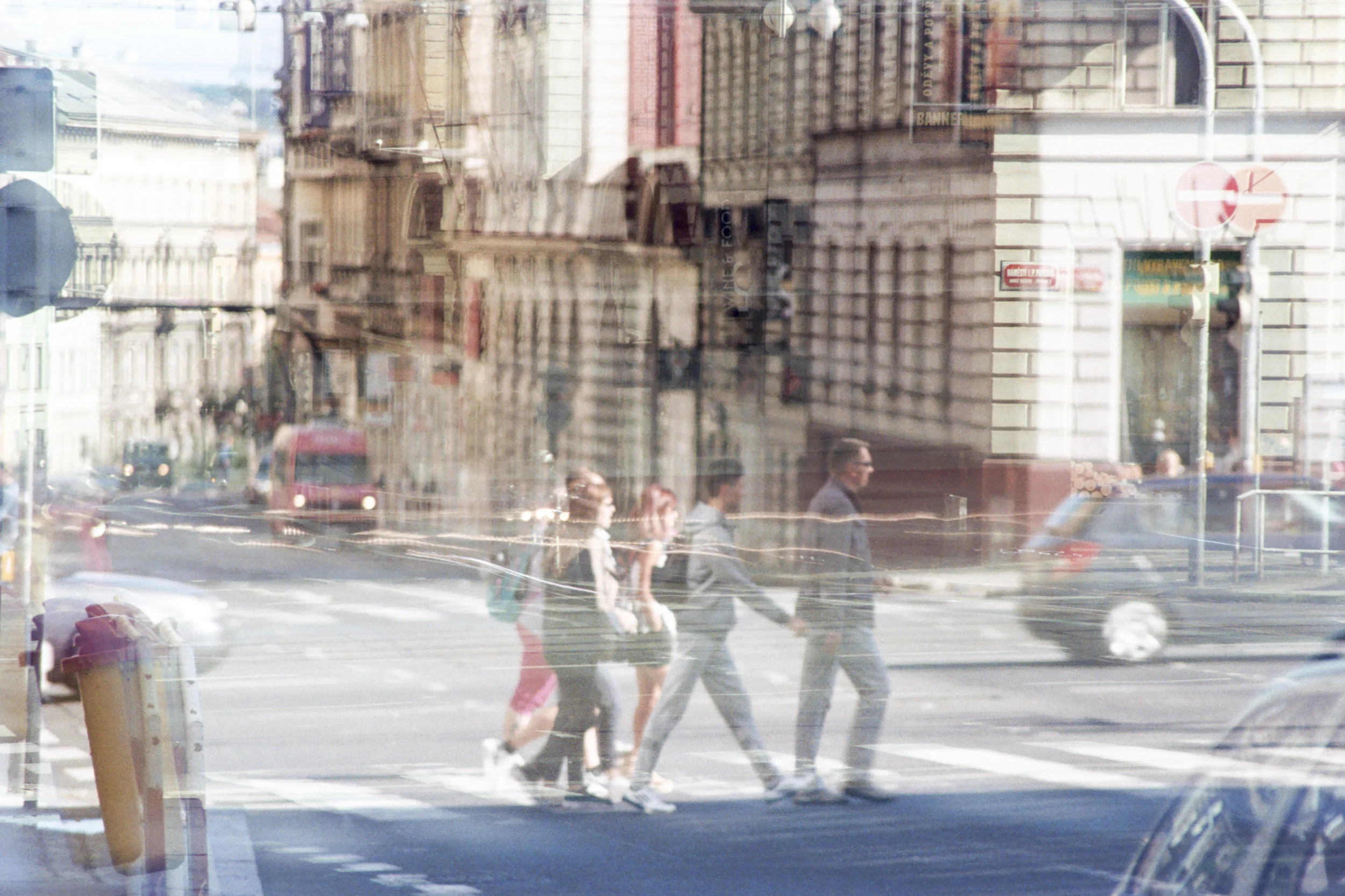 Multi-exposure with different shutter timings. 