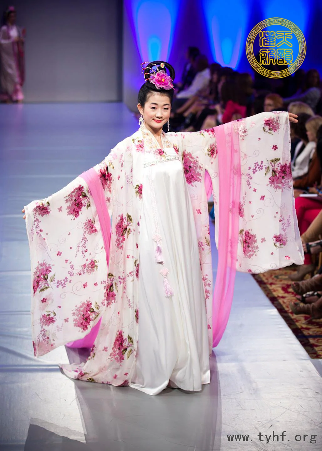 ChenYing-2009-NweYorkFashionWekk-TangHanFu-03.jpg