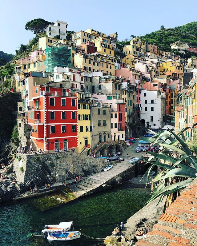 Riomaggiore, Cinque Terre, IT
*
*
The fifth and smallest town in Cinque Terre. What’s not pictured is the 50 people behind me sipping Aperol Spritz or that I was about to become 51.
*
*
#cinqueterre #italy #riomaggiore #liguria #sunset #coastallife