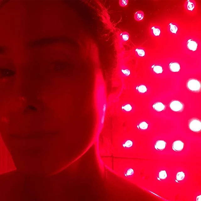 #Red and #Infrared #light #therapy... officially obsessed. benefits: too many to count but for someone who has suffered from #autoimmune issues, #inflammation #reduction alone is number one! #Jointpain , #hashimotos , #skin , etc etc... #santawasgoodtome @joovvsocial ♥️♥️♥️