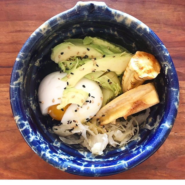 Breakfast of champions ..??...
Trying to figure out ways to get as much nourishment into my breakfast as possible. For someone who used to skip breakfast on the regs!! 😯 7 min egg, avocado, roasted parsnips , sauerkraut, and black and white seasme seeds. Protein , beneficial carbs, gut busting fermented kraut, omega- 3s , healthy fats for brain power! 🍳🥑🥕🤤