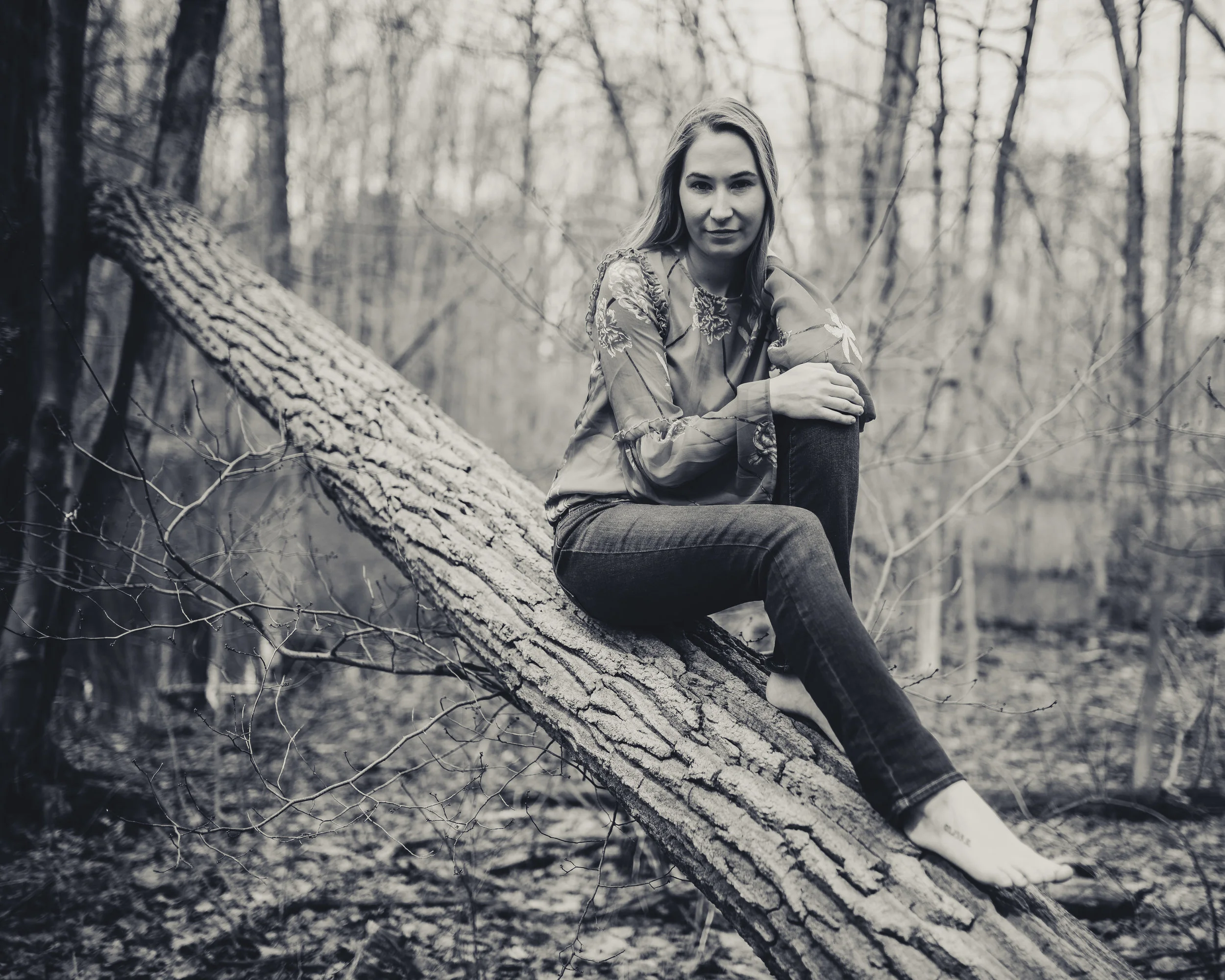 Nikon D750 Sigma 35mm f/1,4 ART @ f/1.4 1/2500s ISO 100 - Model sitting on a toppled tree in Asbury Woods.