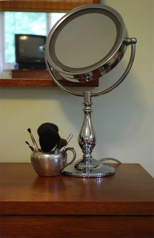 bedroom_mirror.jpg