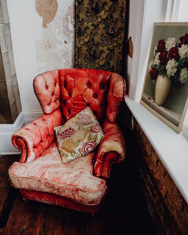 My two other great loves, after image making are gardening and interiors. Think that explains why I took 15 images of this chair! 😏