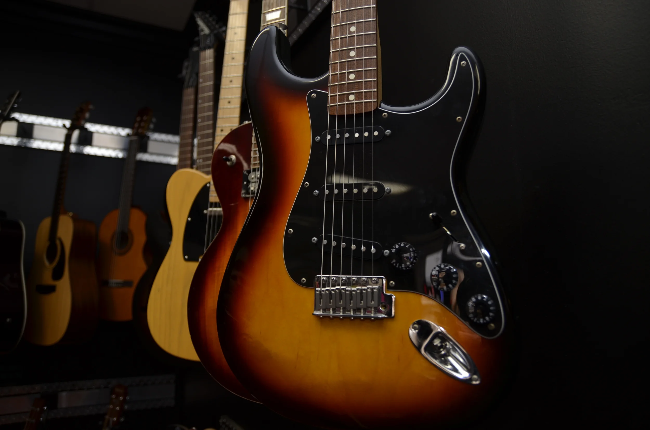 Аэрография сыны анархии. Washburn pro x-series электрогитара x11. Гитара анархия. Гитара анархия. Гитара анархия.