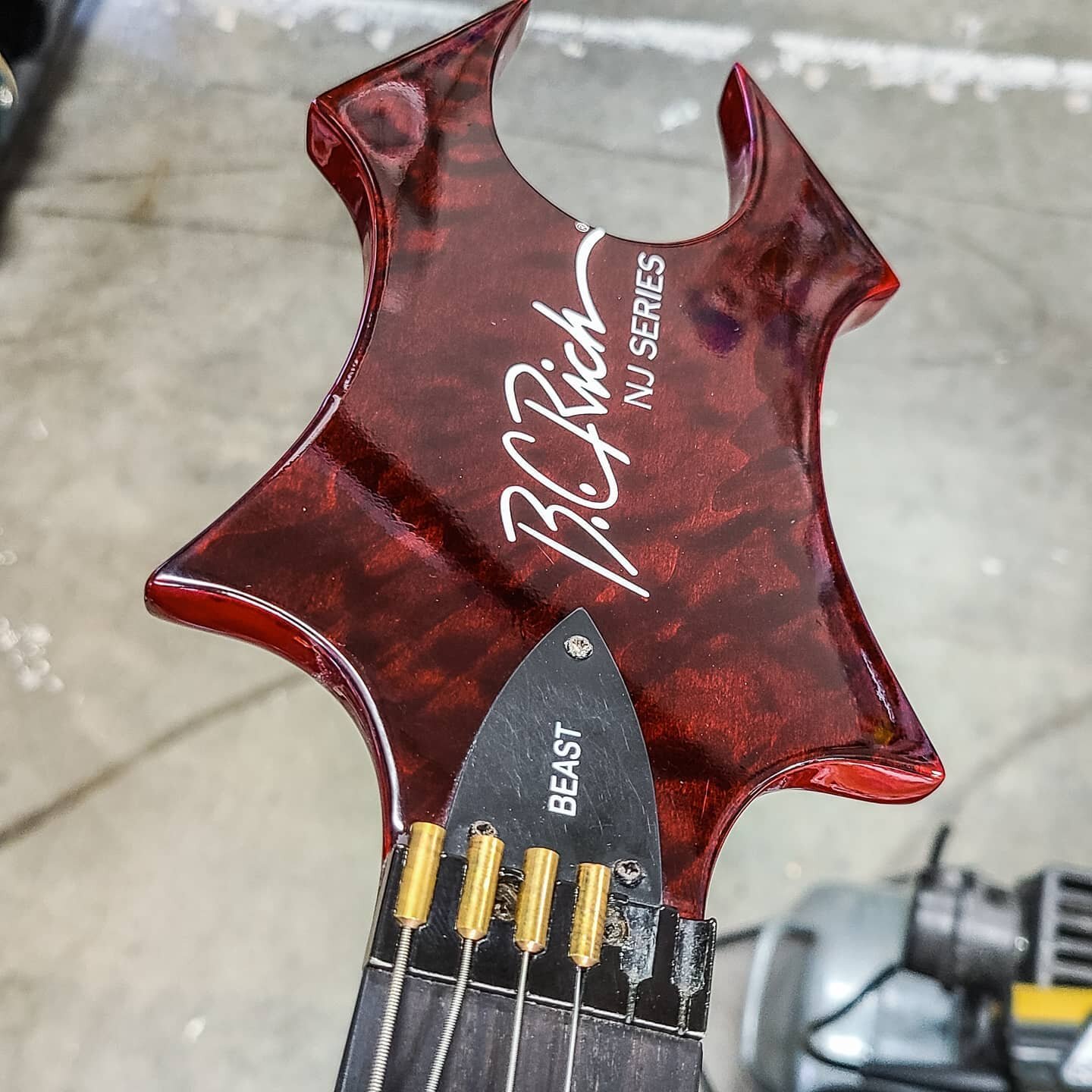 BC Rich Beast came in with the double bullet end Floyd Rose system. Since getting strings for it proves impossible these days... our client asked to convert it to standard tuners. We put a set of Grovers up top with a proper locking nut. Luckily they