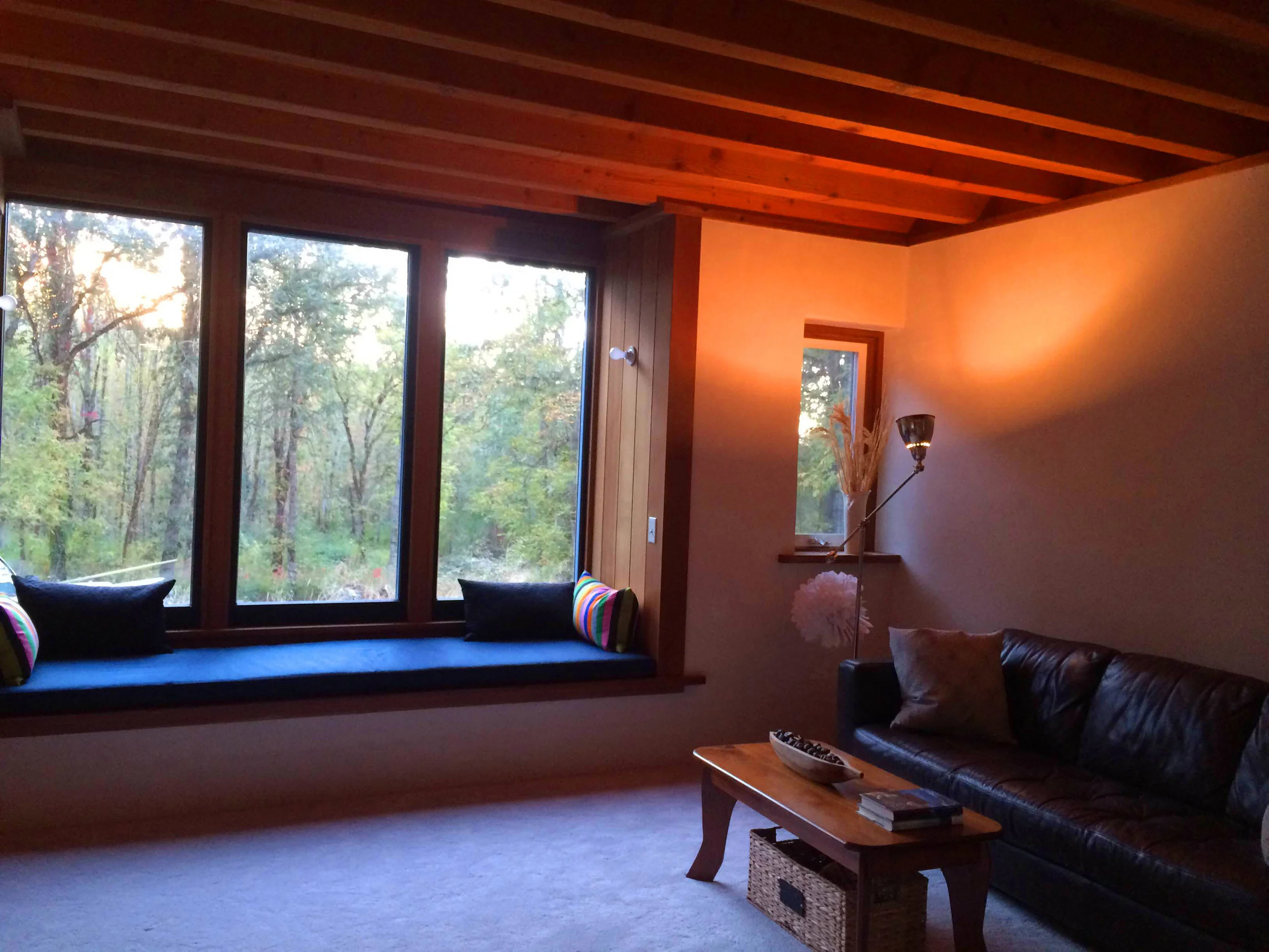 13.living room bay.jpg