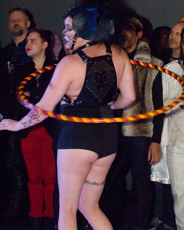 Happy #sundaybumday everyone🍑here’s a little #flashback to @lighterthanayers / @celesteayers performance at 🌈@projectnunwayla 🌈 She is wearing custom leather gear from @kenny__kg making her Lion fierceness shine through! 🦁