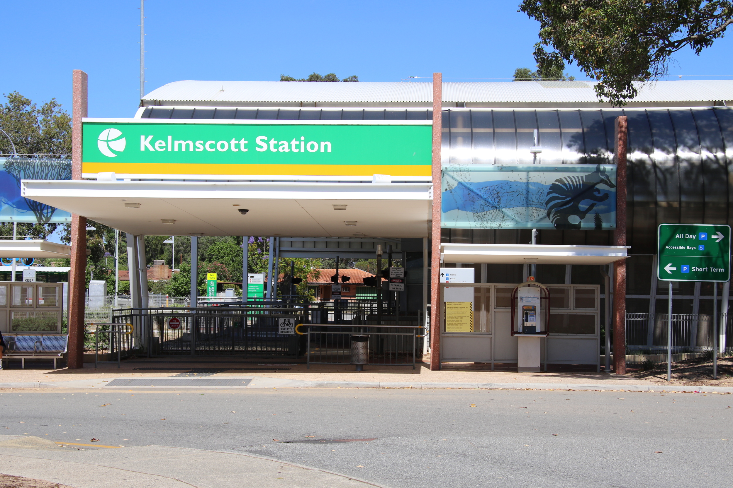 Kelmscott Station