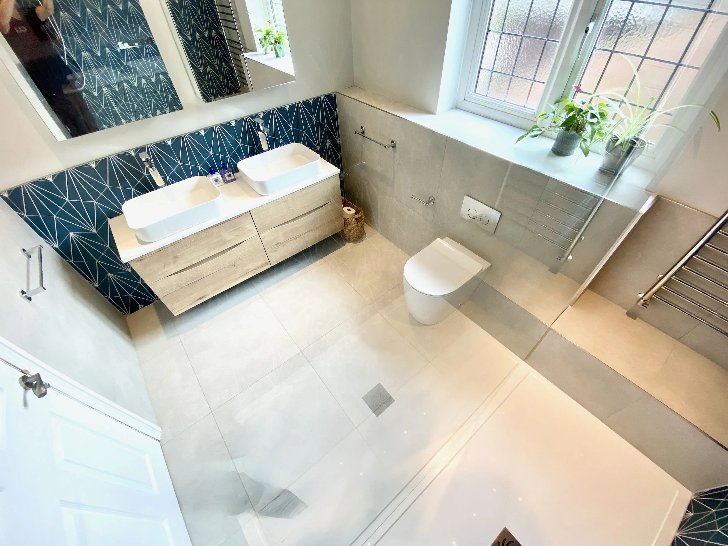 Large En-Suite Bathroom Finchampstead Berkshire - 15.jpeg