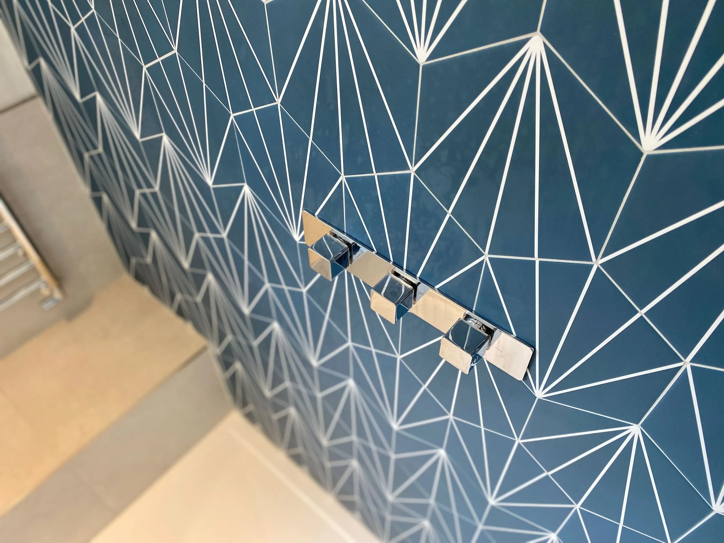 Large En-Suite Bathroom Finchampstead Berkshire - 13.jpeg