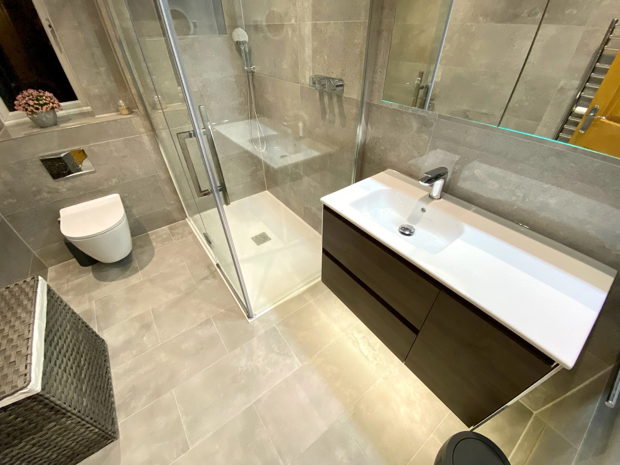 En-suite bathroom showroom in Binfield Bracknell - 2.jpeg