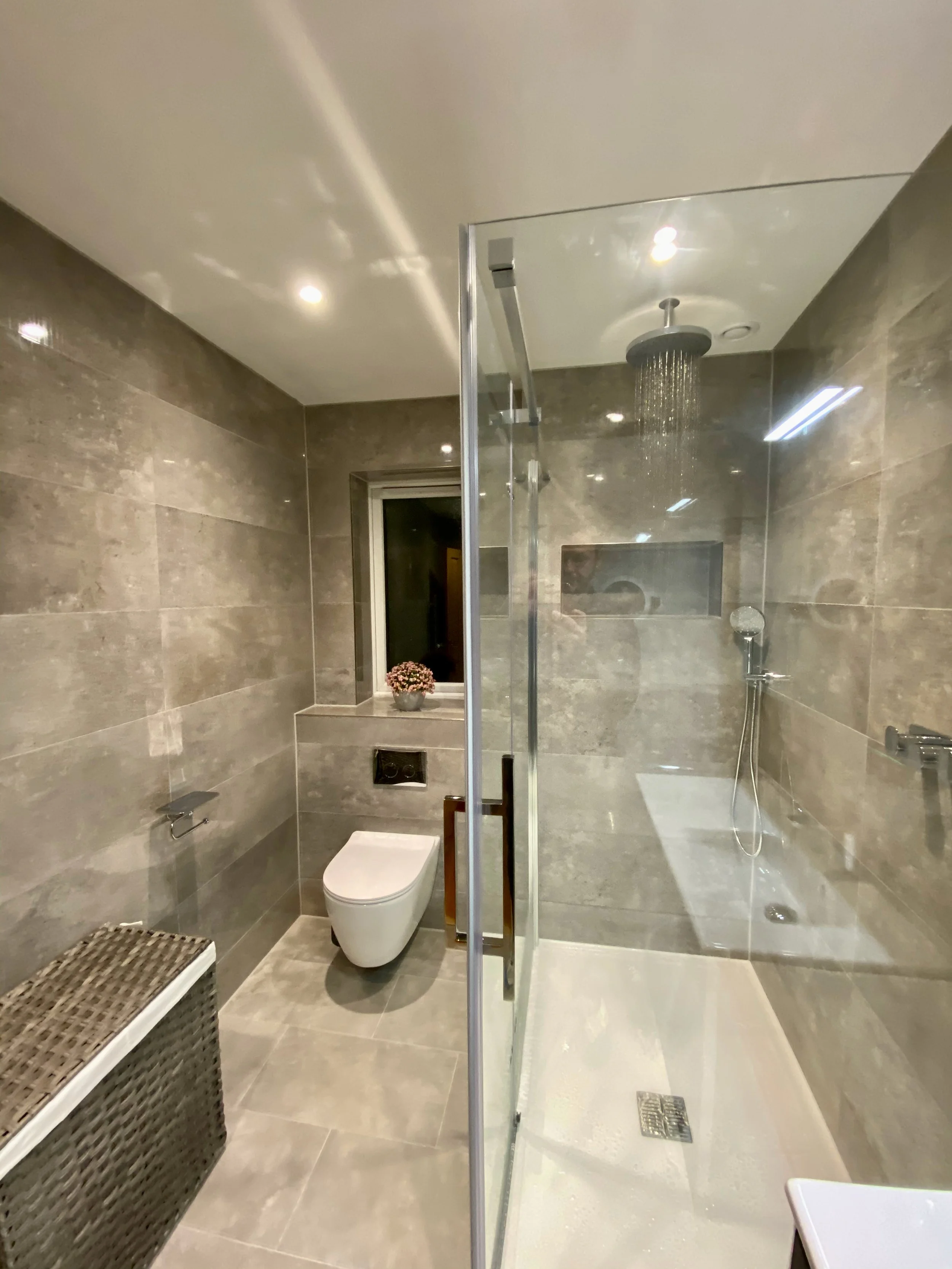 En-suite bathroom showroom in Binfield Bracknell - 1.jpeg