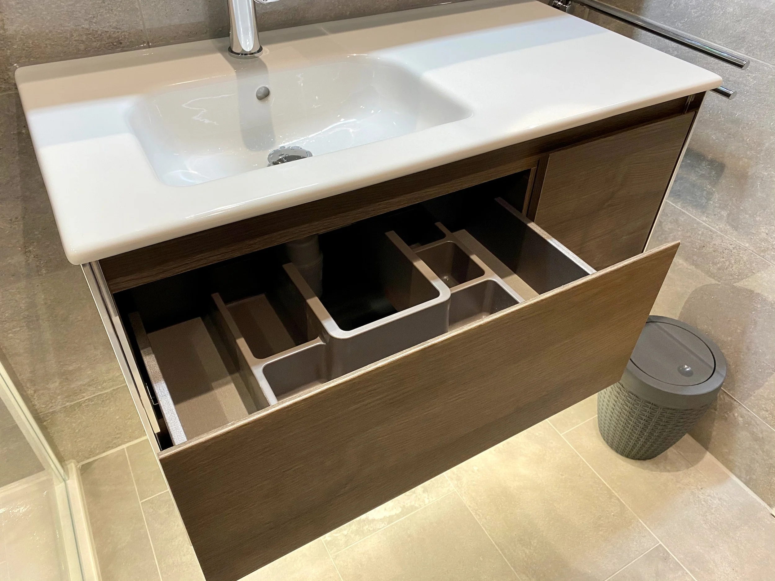 En-suite bathroom showroom in Binfield Bracknell - 4.jpeg
