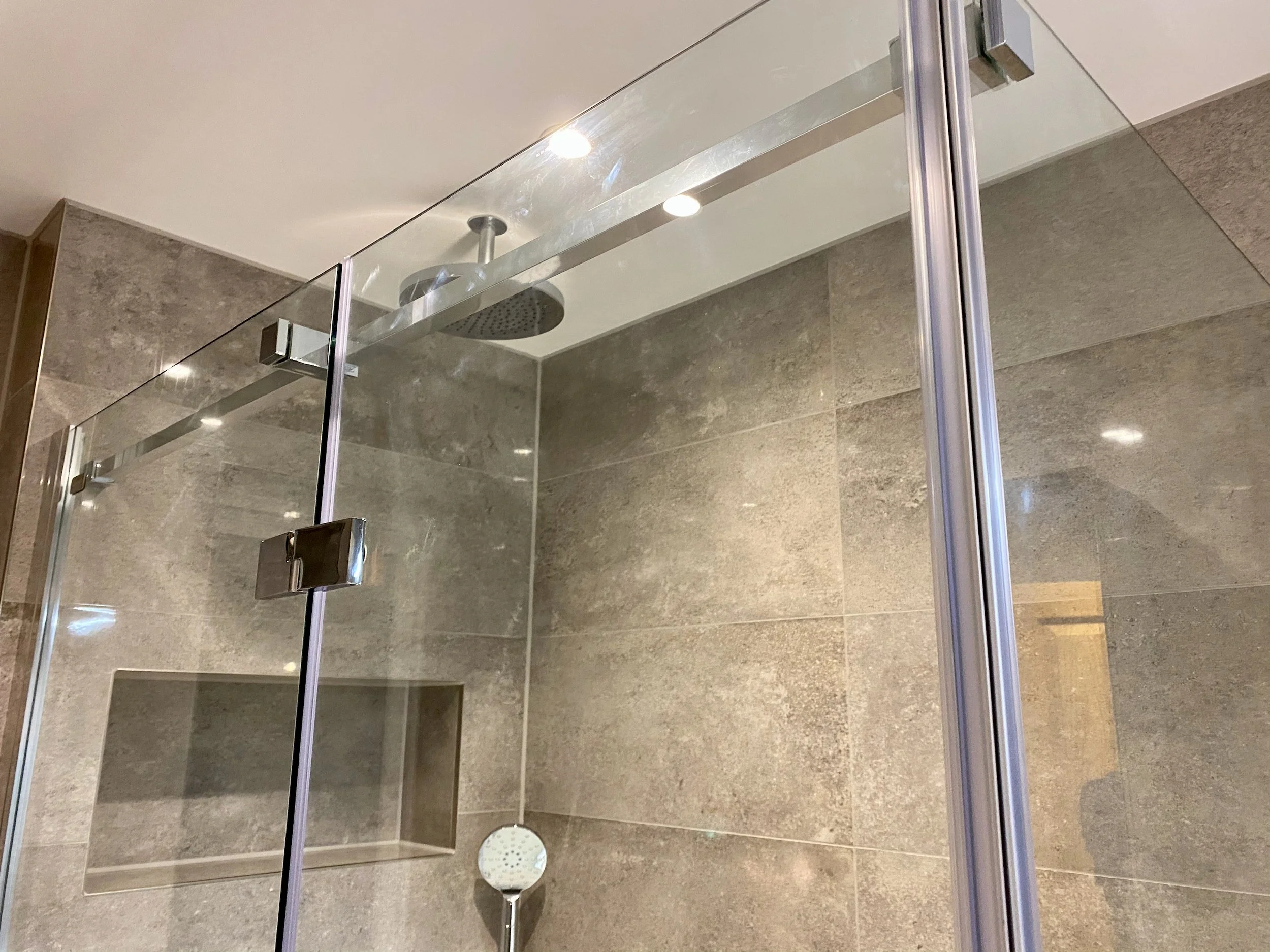 En-suite bathroom showroom in Binfield Bracknell - 7.jpeg