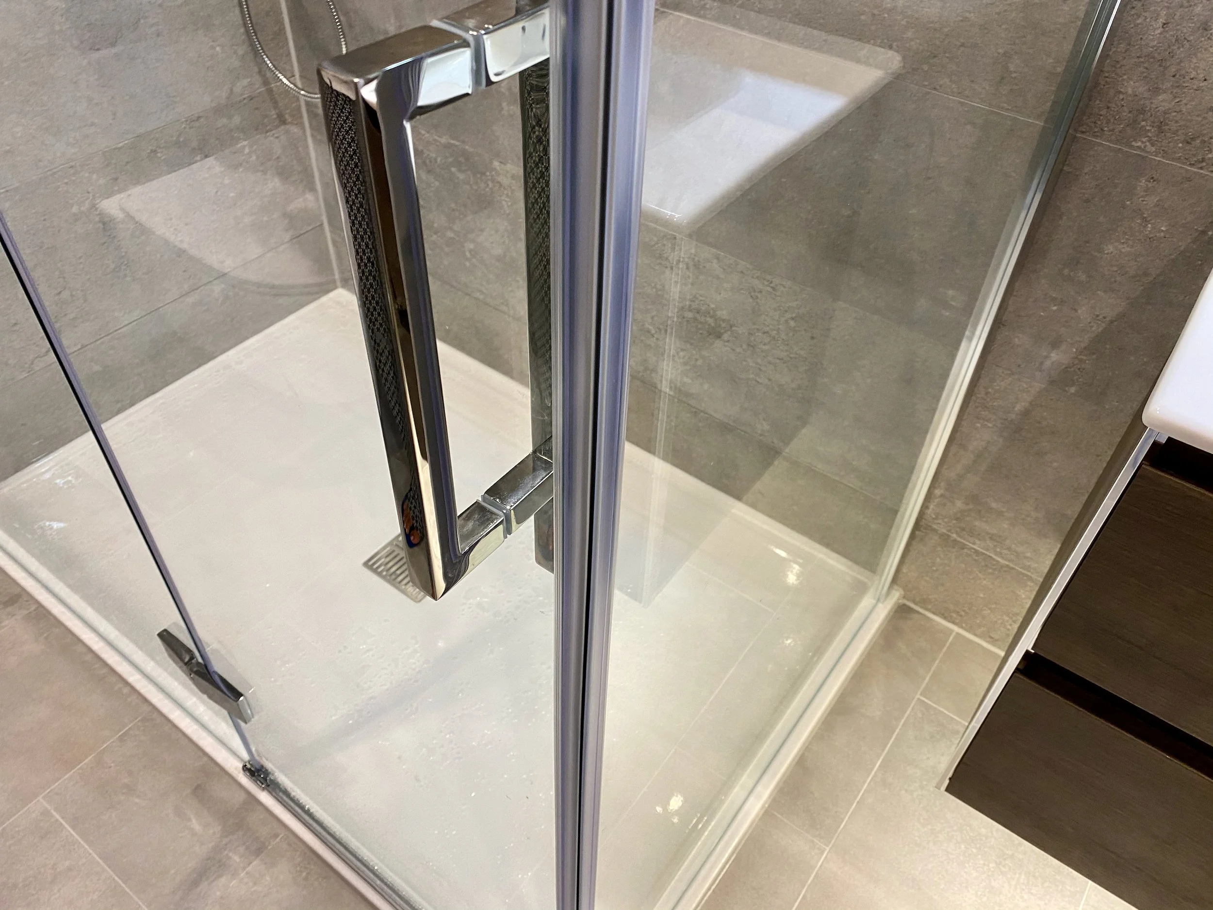 En-suite bathroom showroom in Binfield Bracknell - 8.jpeg