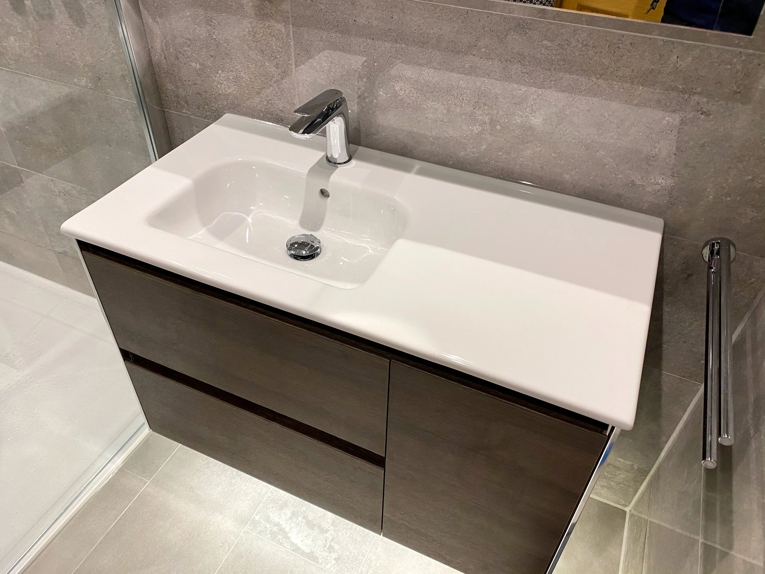 En-suite bathroom showroom in Binfield Bracknell - 12.jpeg