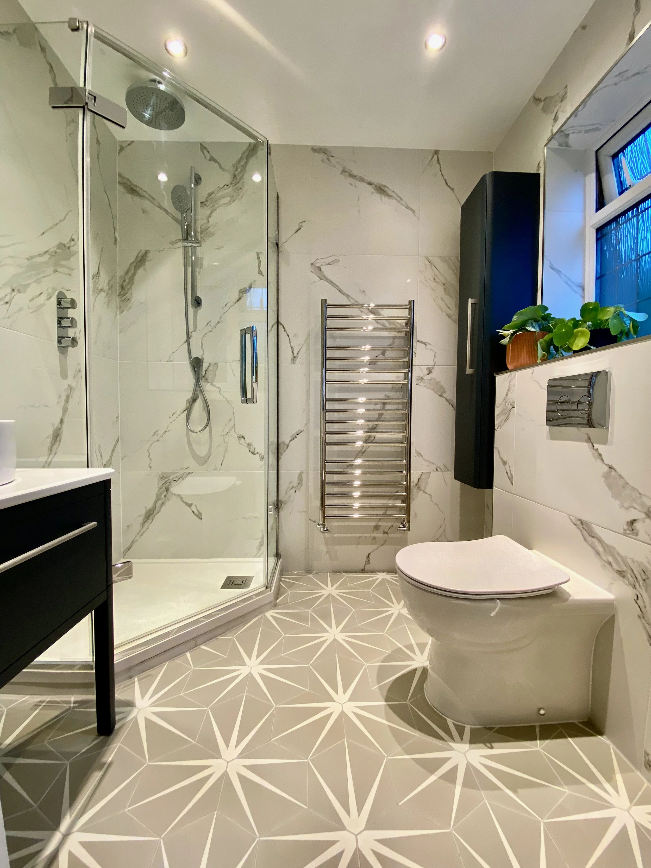En-suite bathroom showroom in Sandhurst Camberley Surrey - 1.jpeg