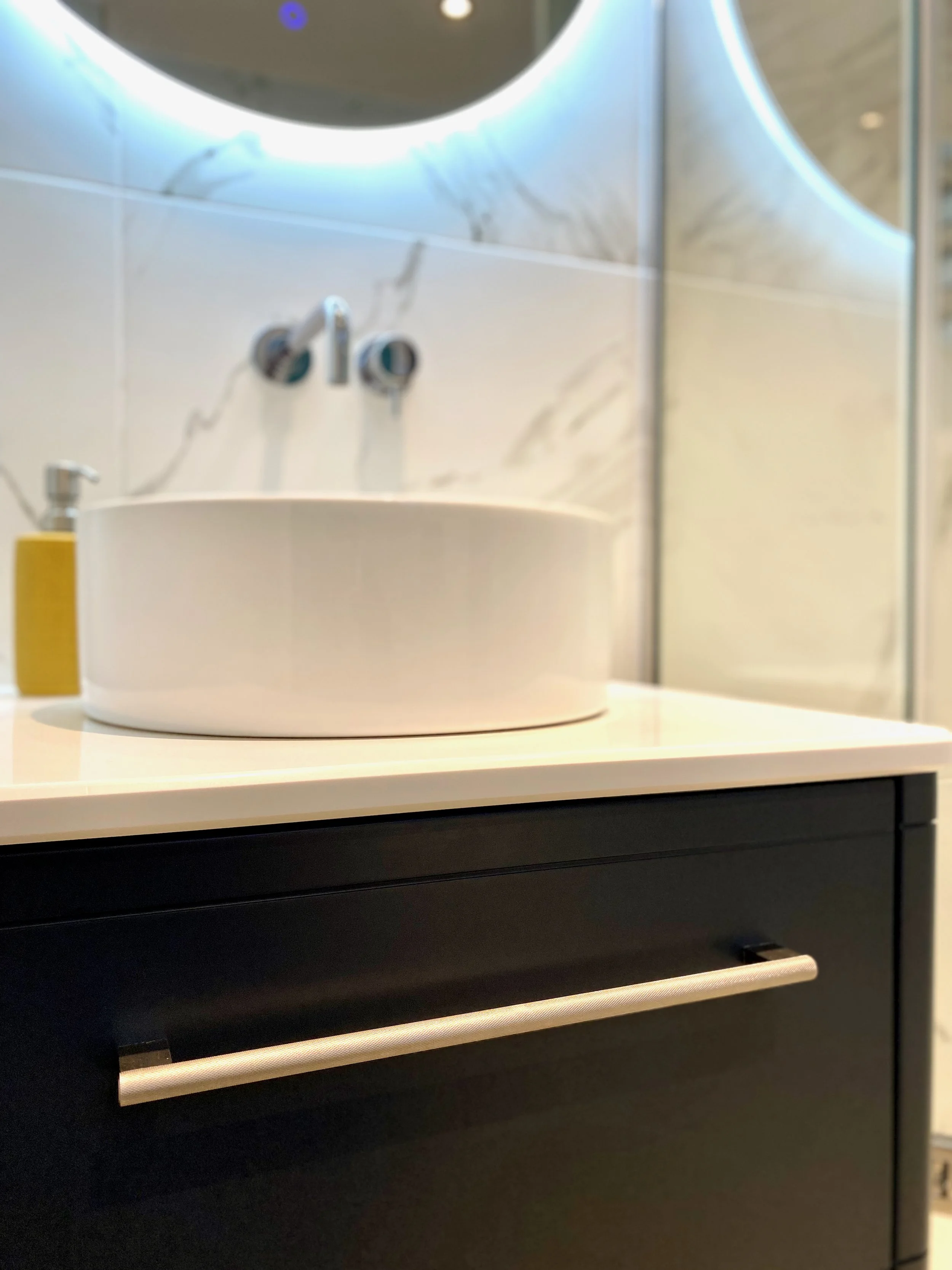 En-suite bathroom showroom in Sandhurst Camberley Surrey - 4.jpeg