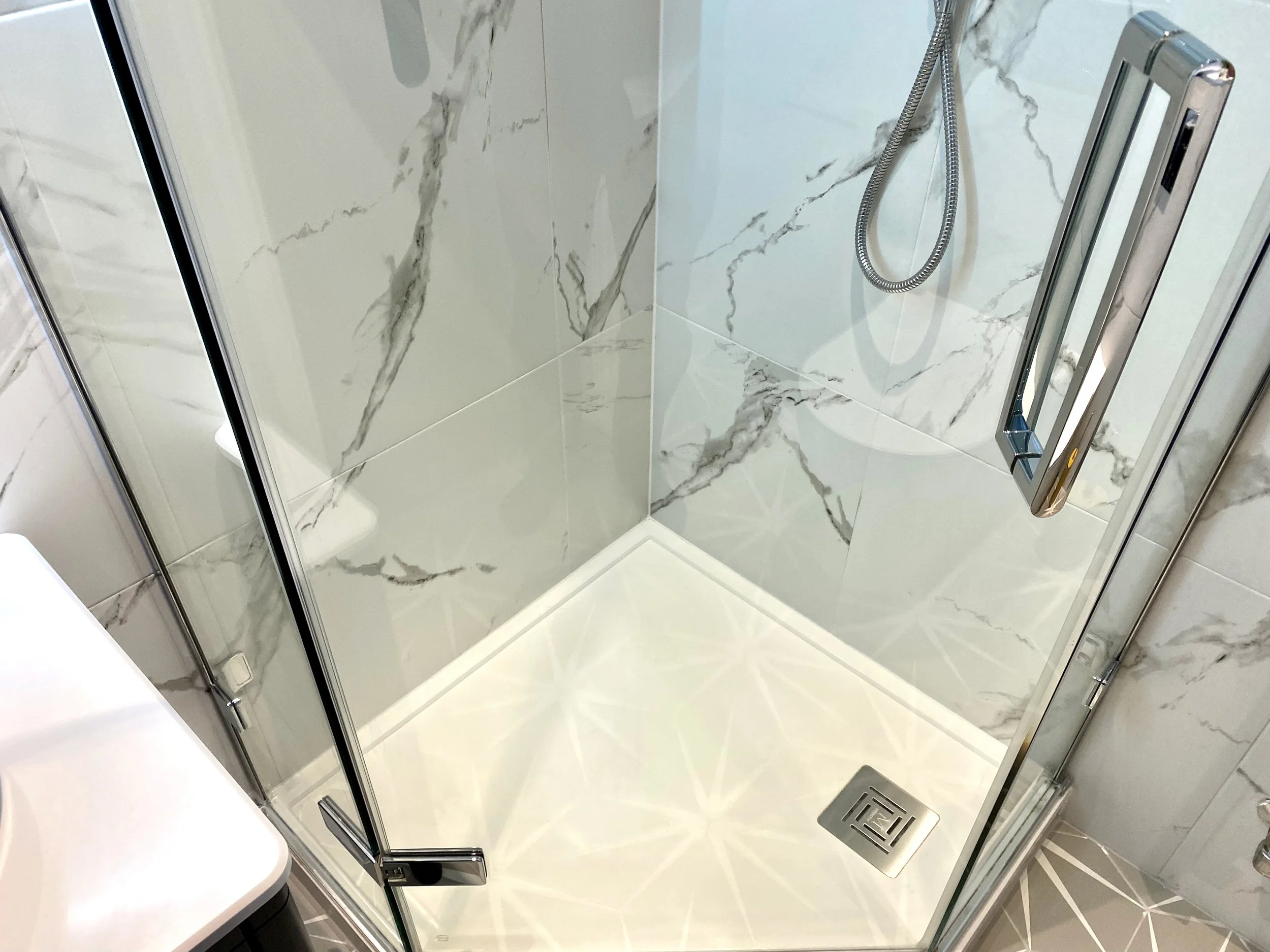 En-suite bathroom showroom in Sandhurst Camberley Surrey - 6.jpeg