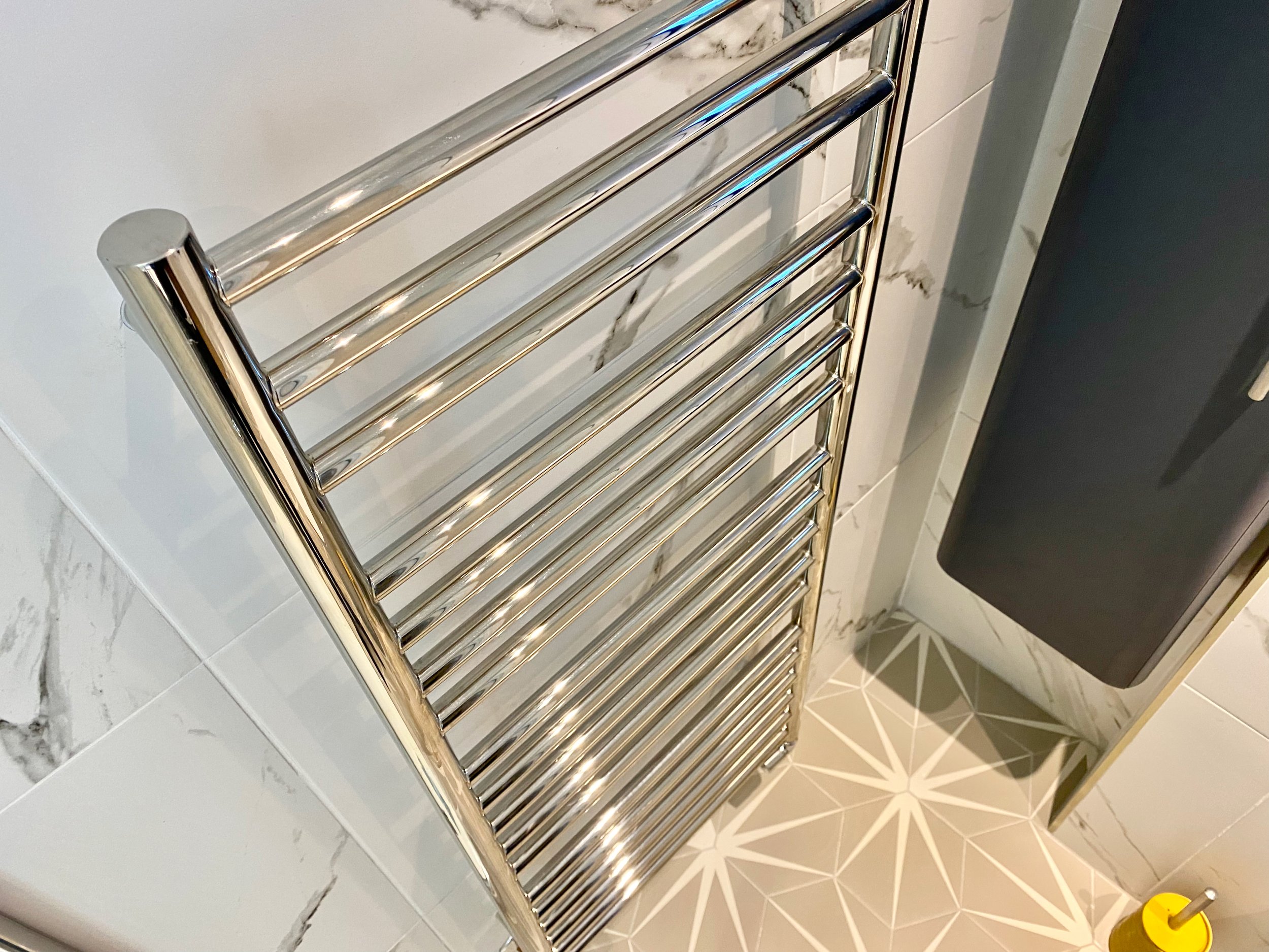 En-suite bathroom showroom in Sandhurst Camberley Surrey - 10.jpeg