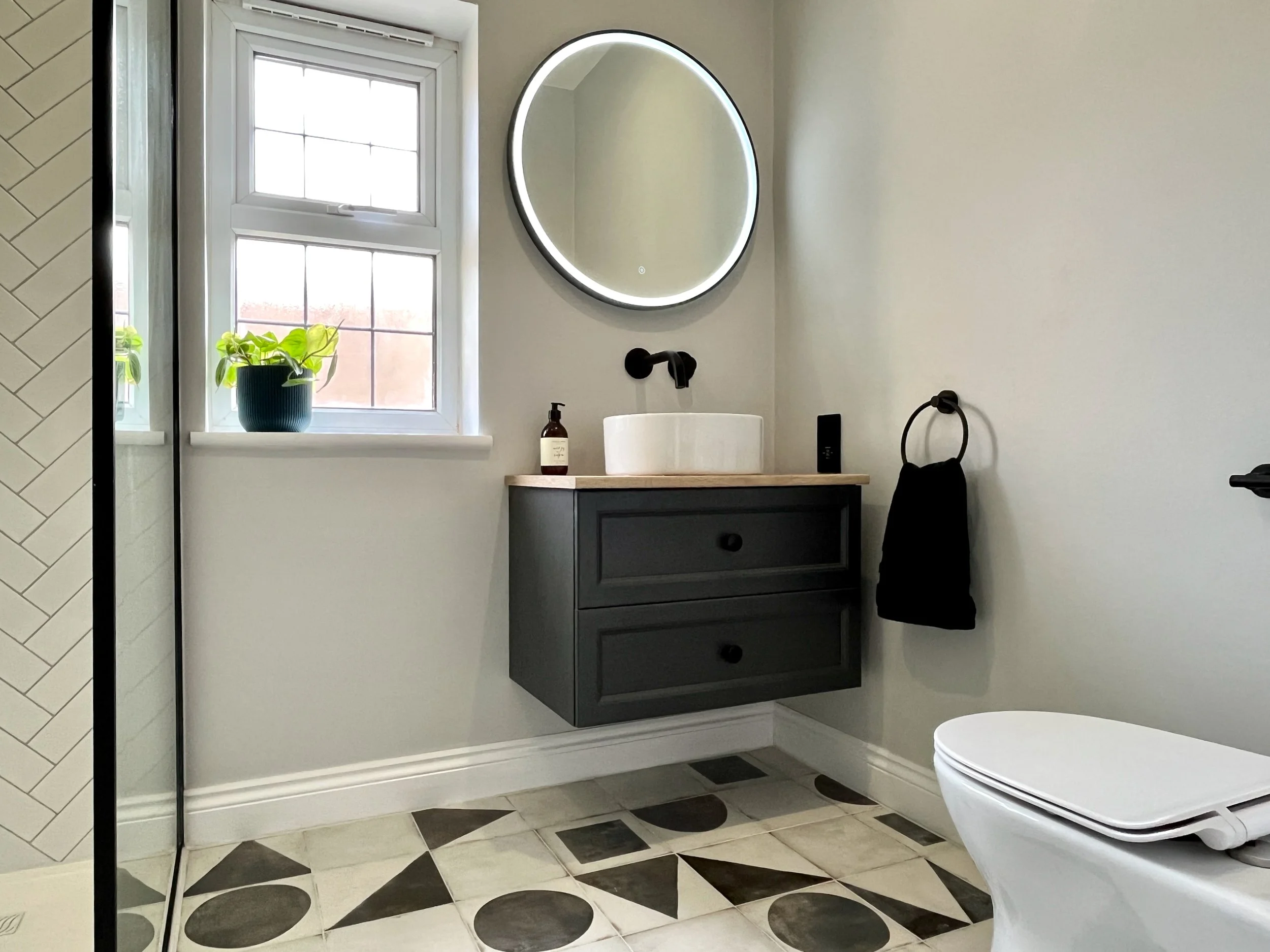 Monochrome Bathroom in East Molesley Surrey - 14.jpeg
