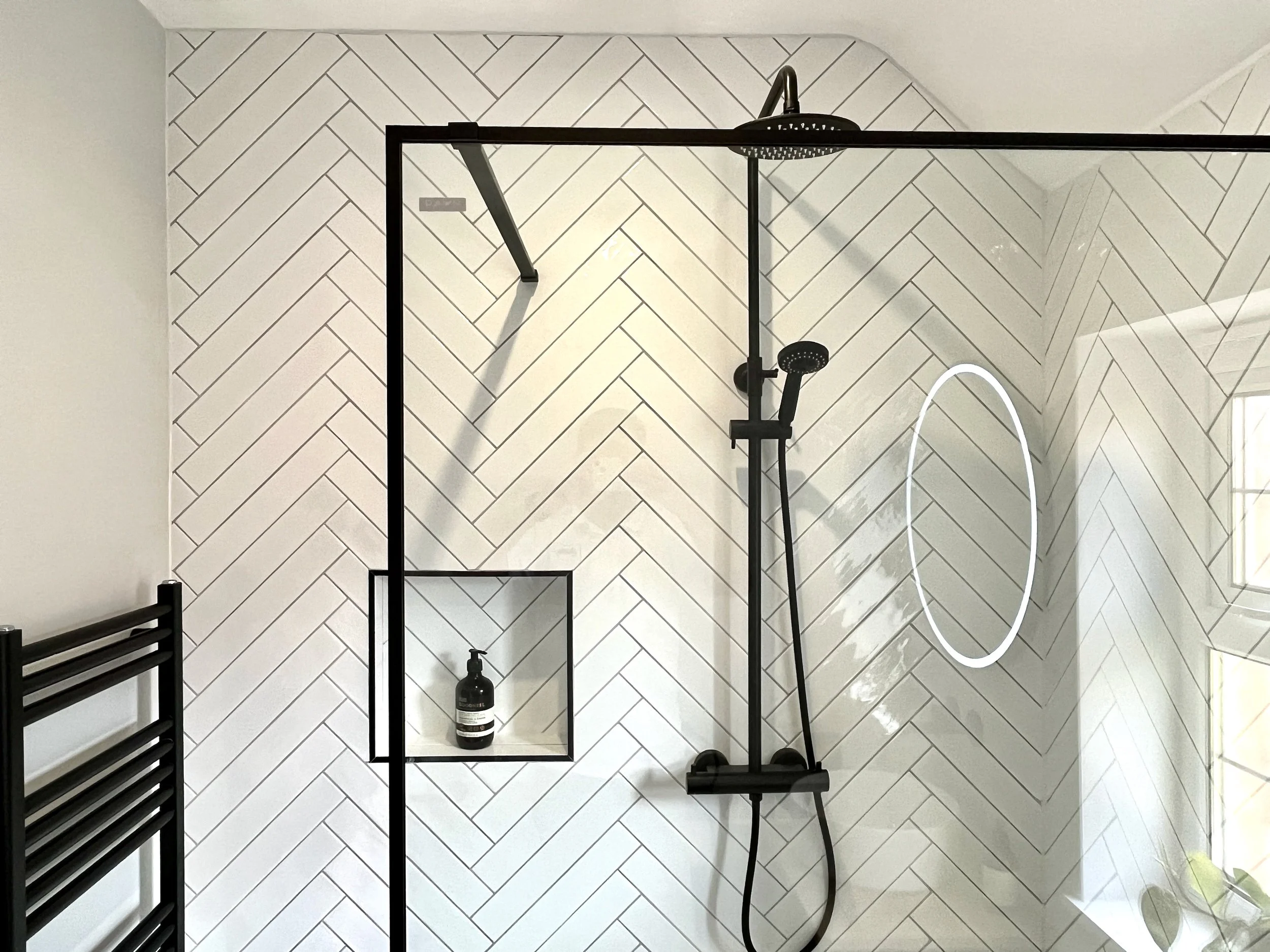 Monochrome Bathroom in East Molesley Surrey - 11.jpeg