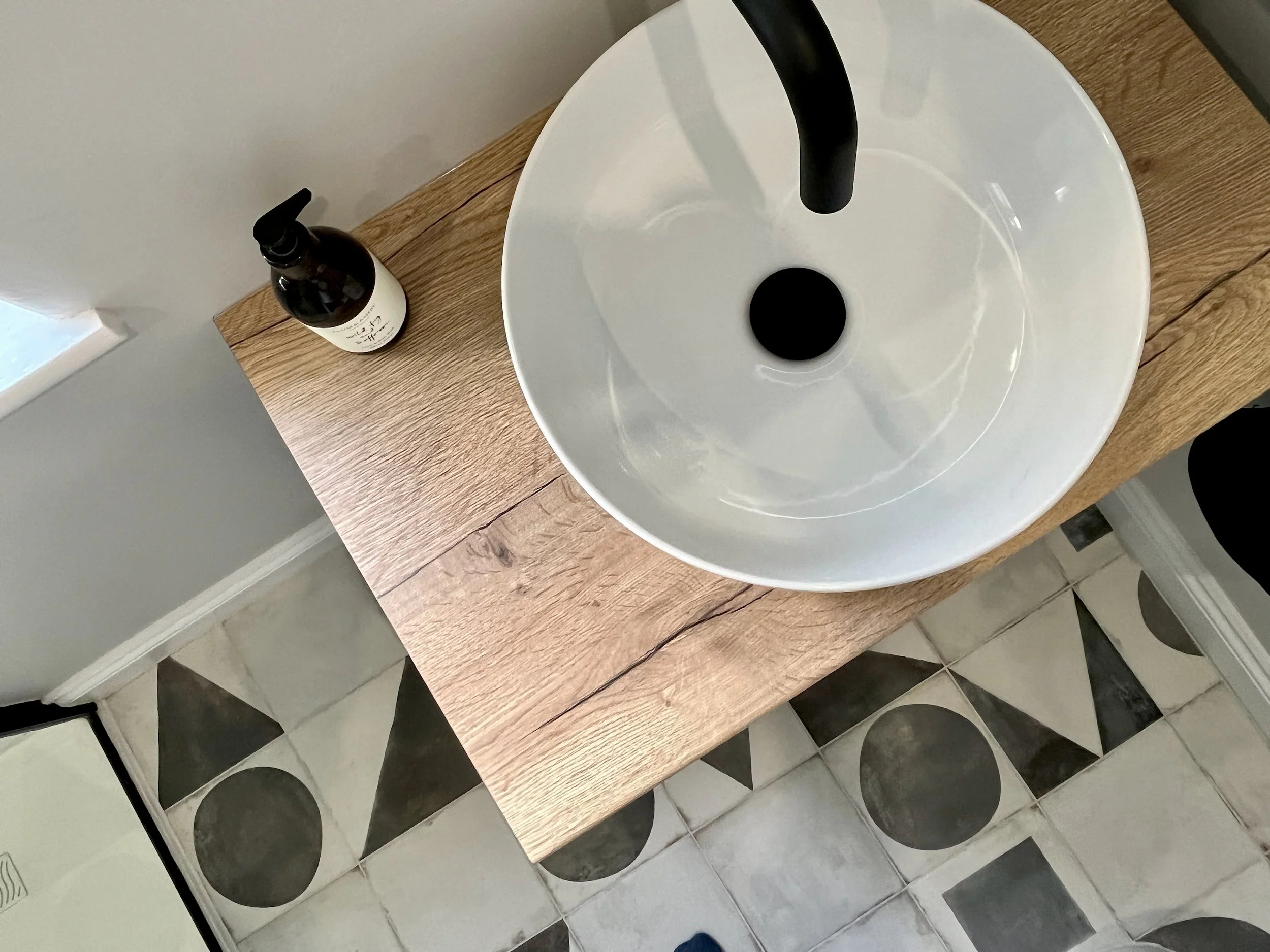 Monochrome Bathroom in East Molesley Surrey - 7.jpeg