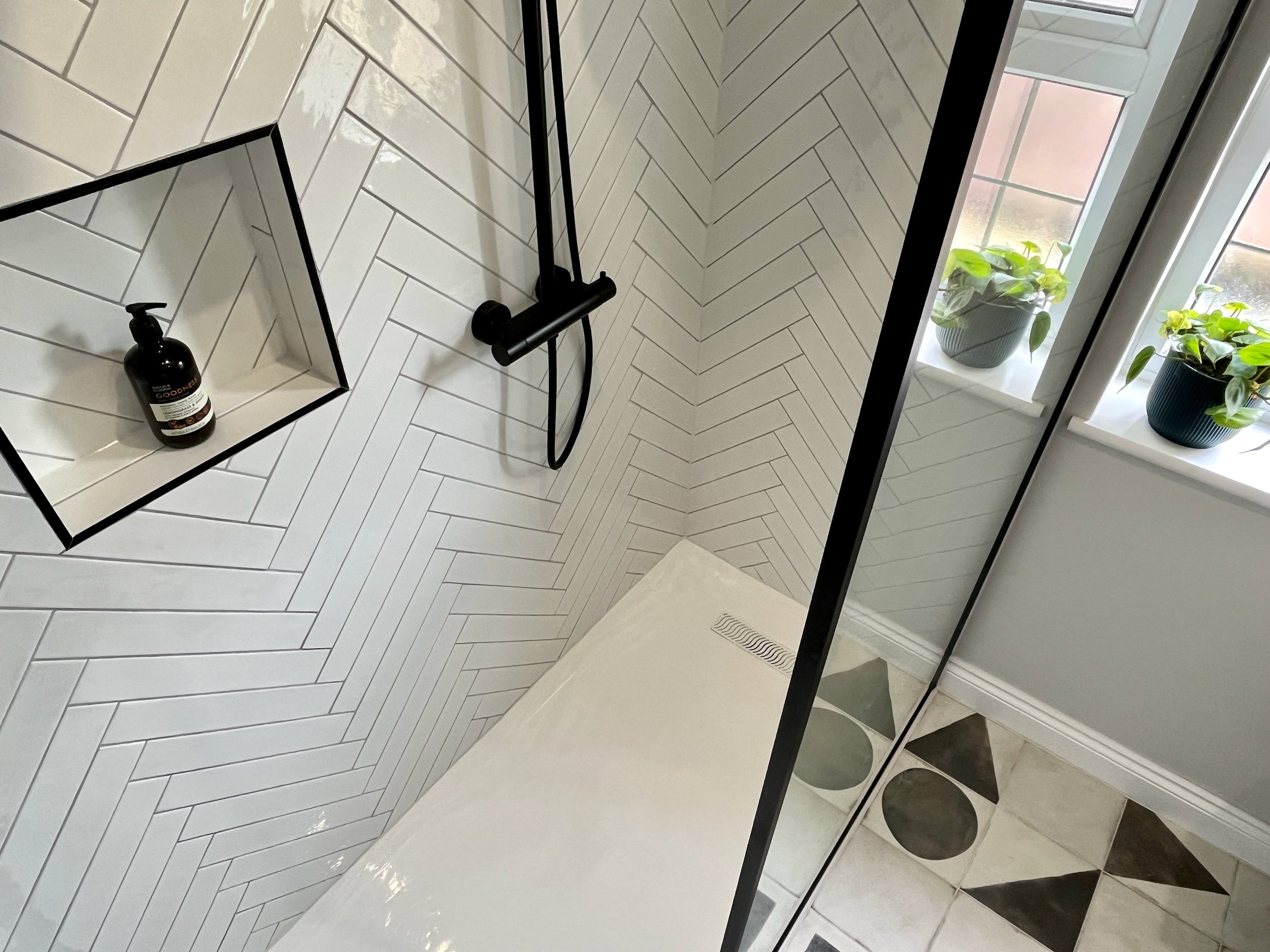 Monochrome Bathroom in East Molesley Surrey - 5.jpeg