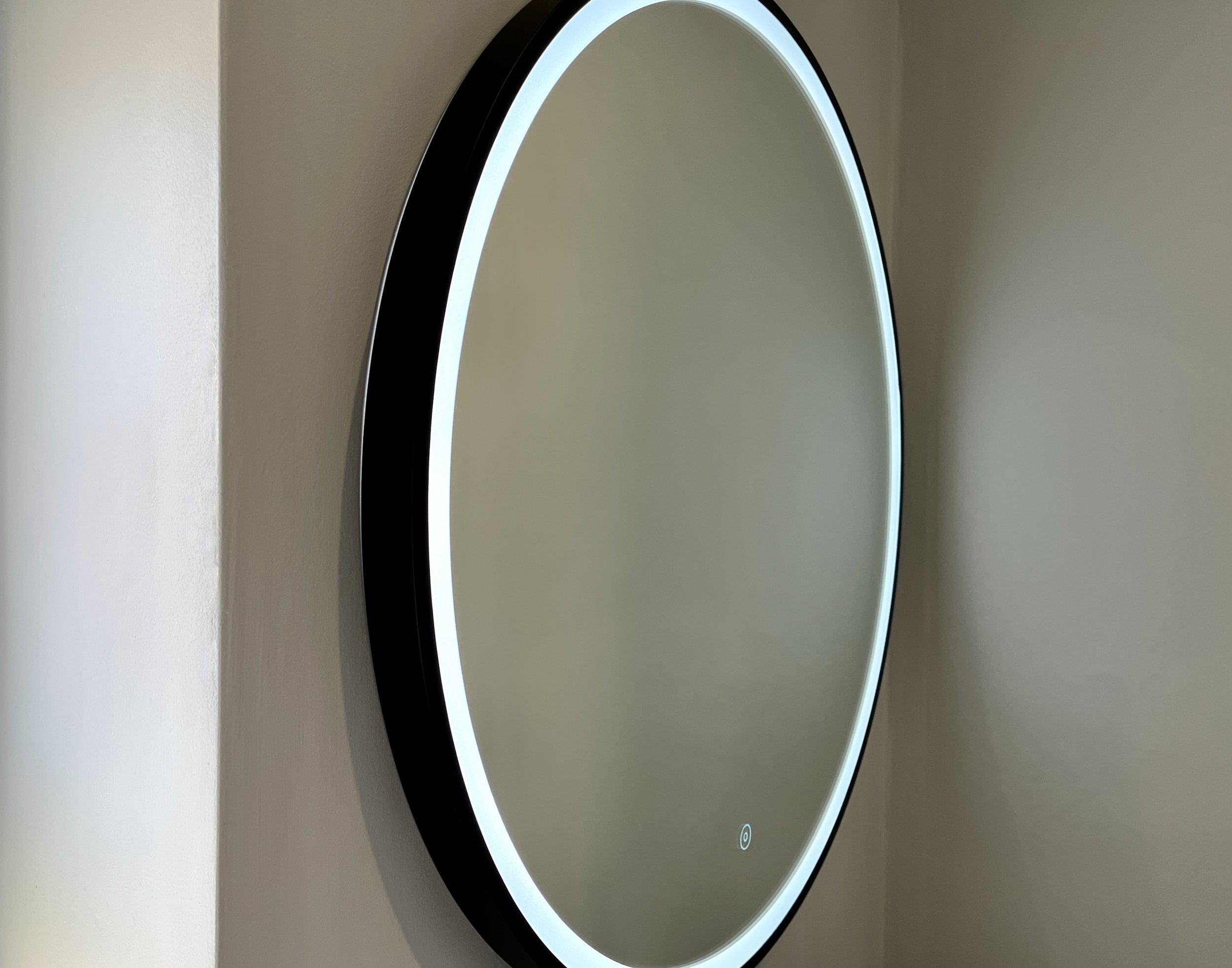 Monochrome Bathroom in East Molesley Surrey - 3.jpeg