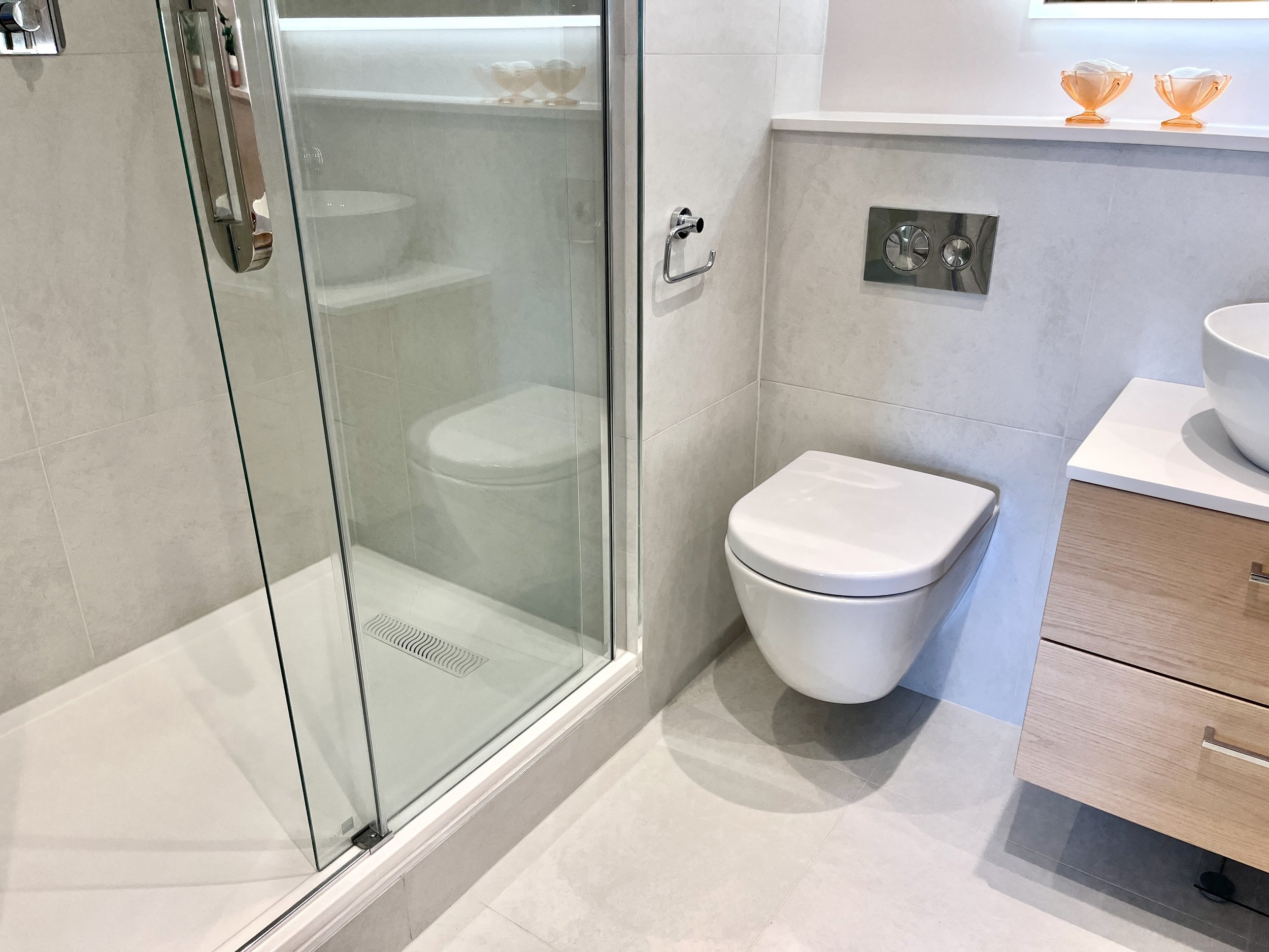TM25 Linear 25 Shower Tray Installed Cobham Weybridge Surrey.JPG