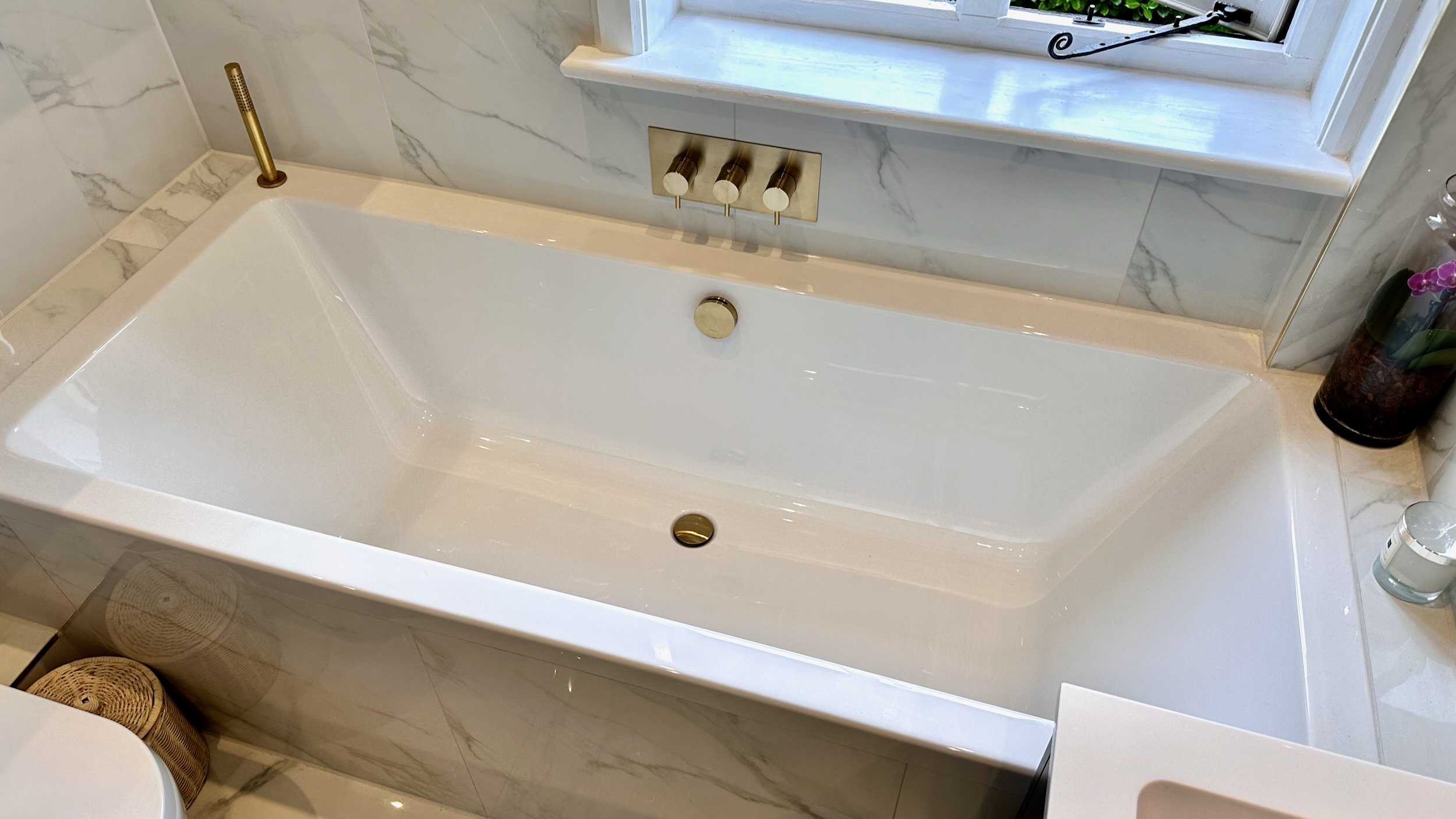 Baths with Extrofill Tapless Bath Filler Wastes - 1 (7).jpeg