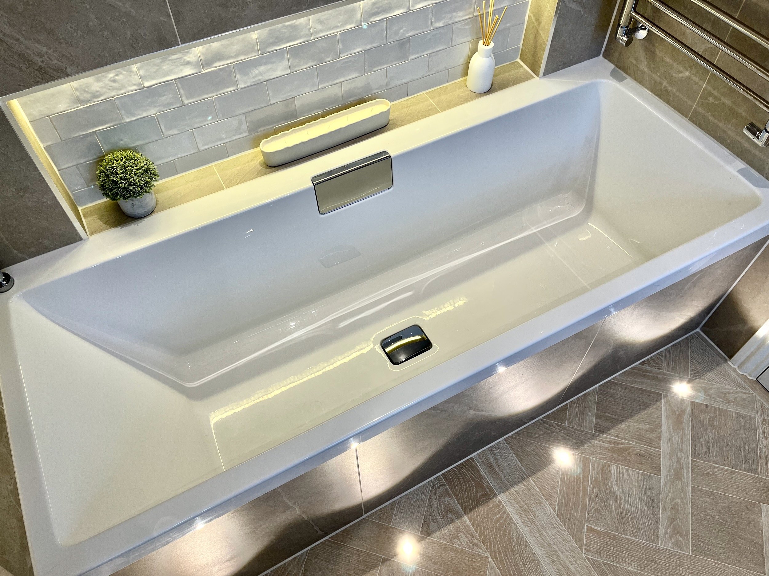 Baths with Extrofill Tapless Bath Filler Wastes - 2 (3).jpeg