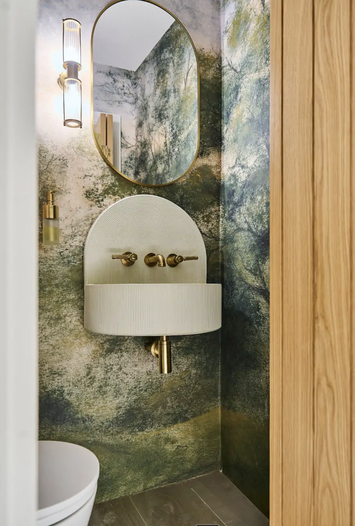 Funky Creative Cloakroom Ideas with Murial Walls.png