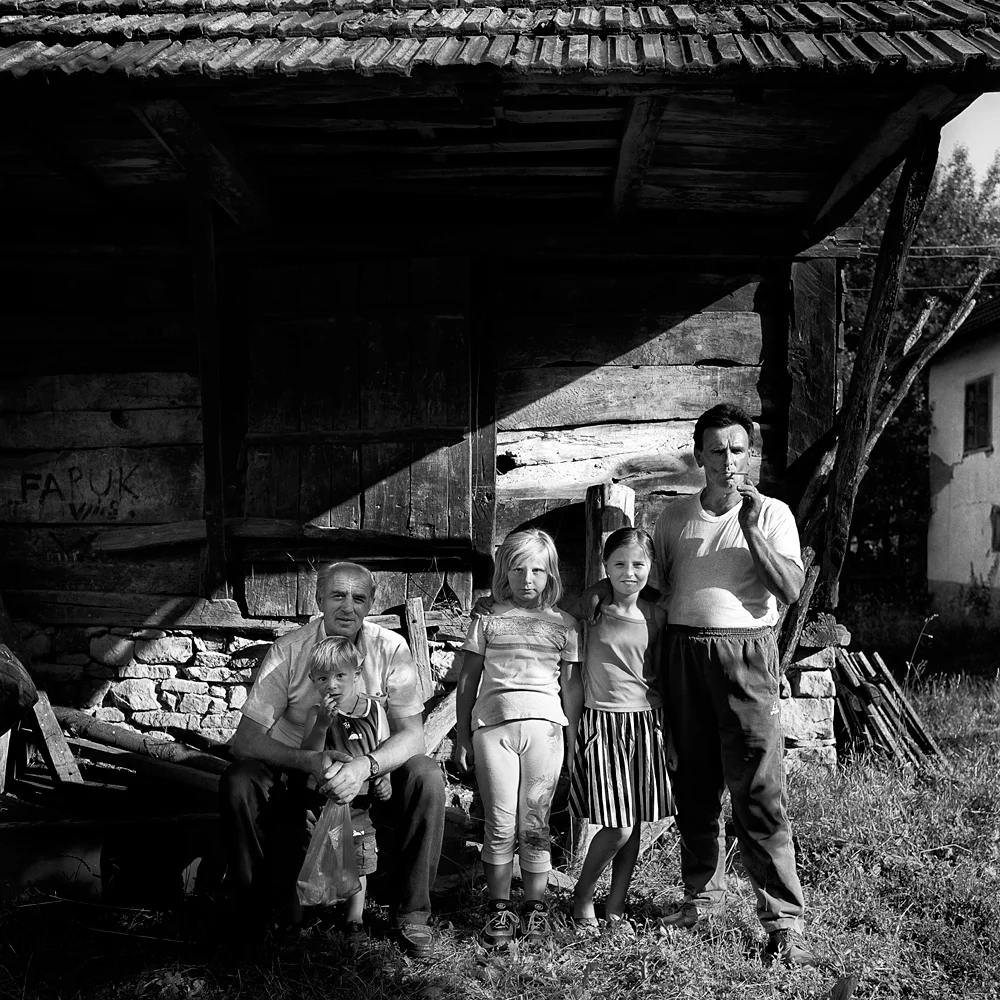 FAMILIE SARAJEVO1.jpg
