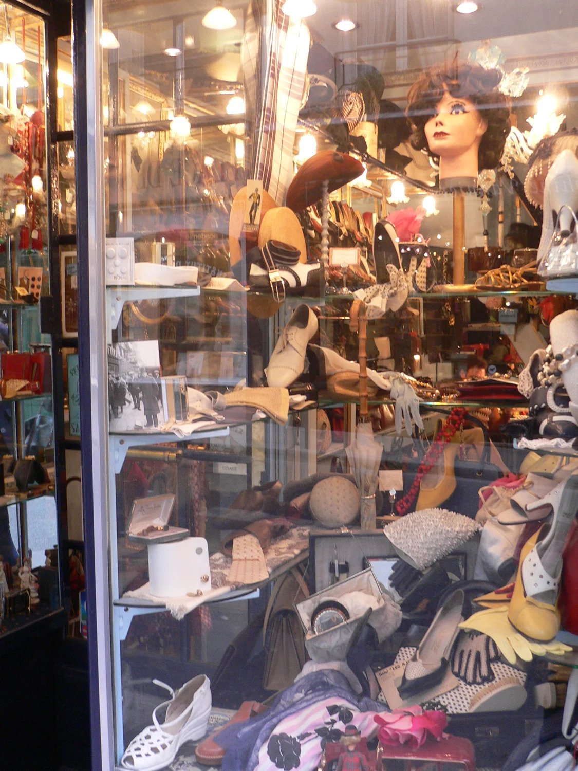 Paris shopwindowmarais.jpg