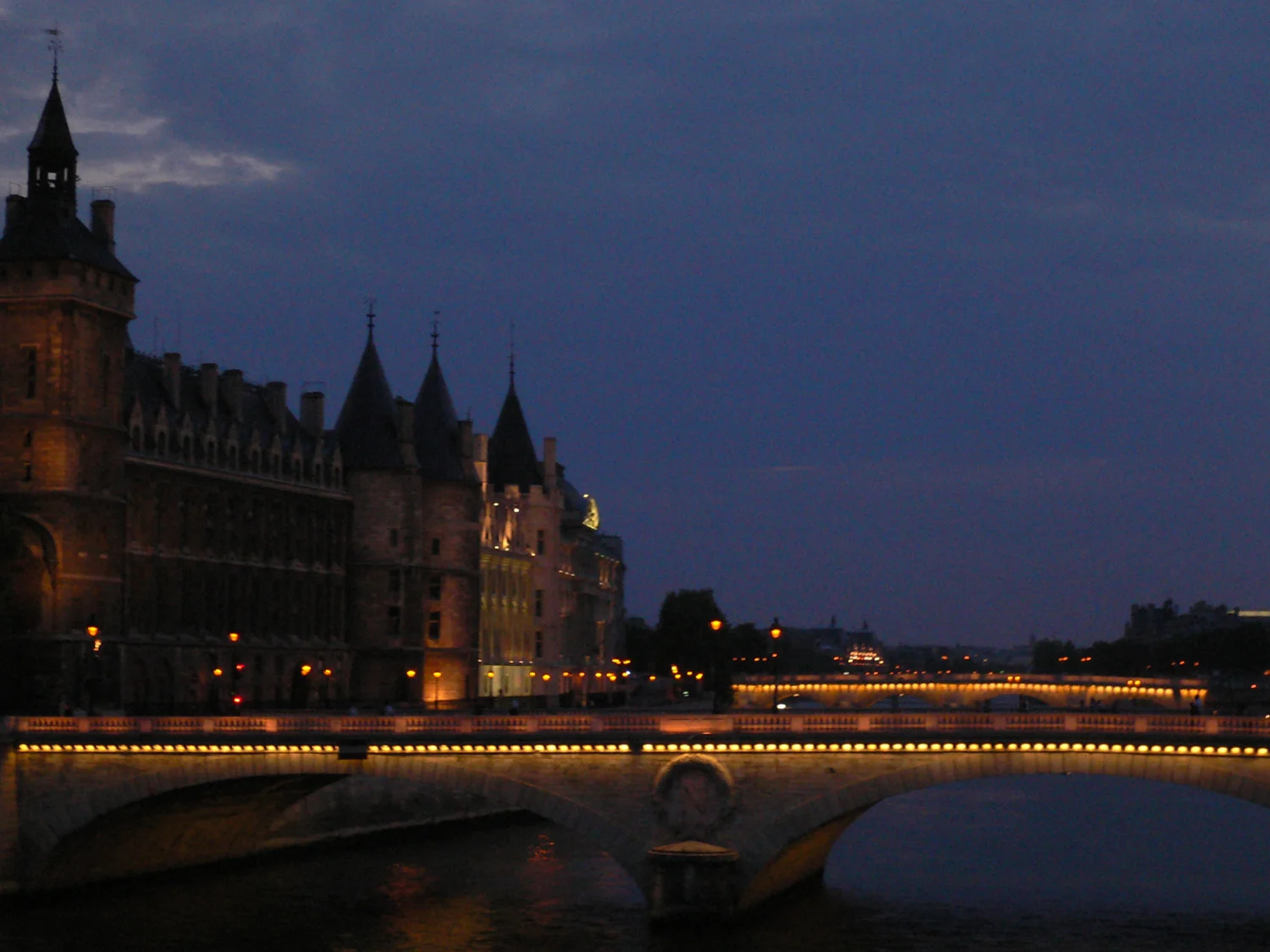 ParisPontNight.jpg