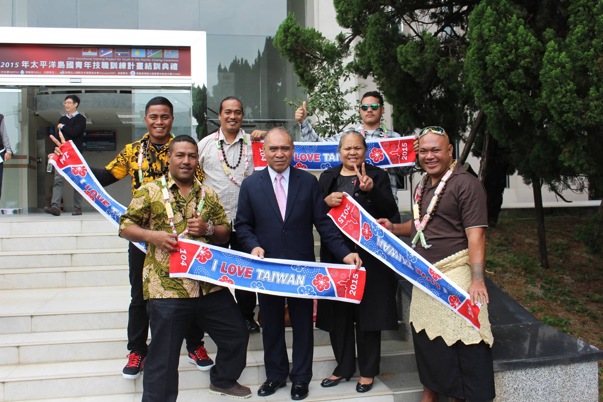 Ambassador and Madame Taupo, with trainees Moalieta Omeli. Siaosi Taake. Teafa Tautu, Baeke Timoteo, and Alama Sione.