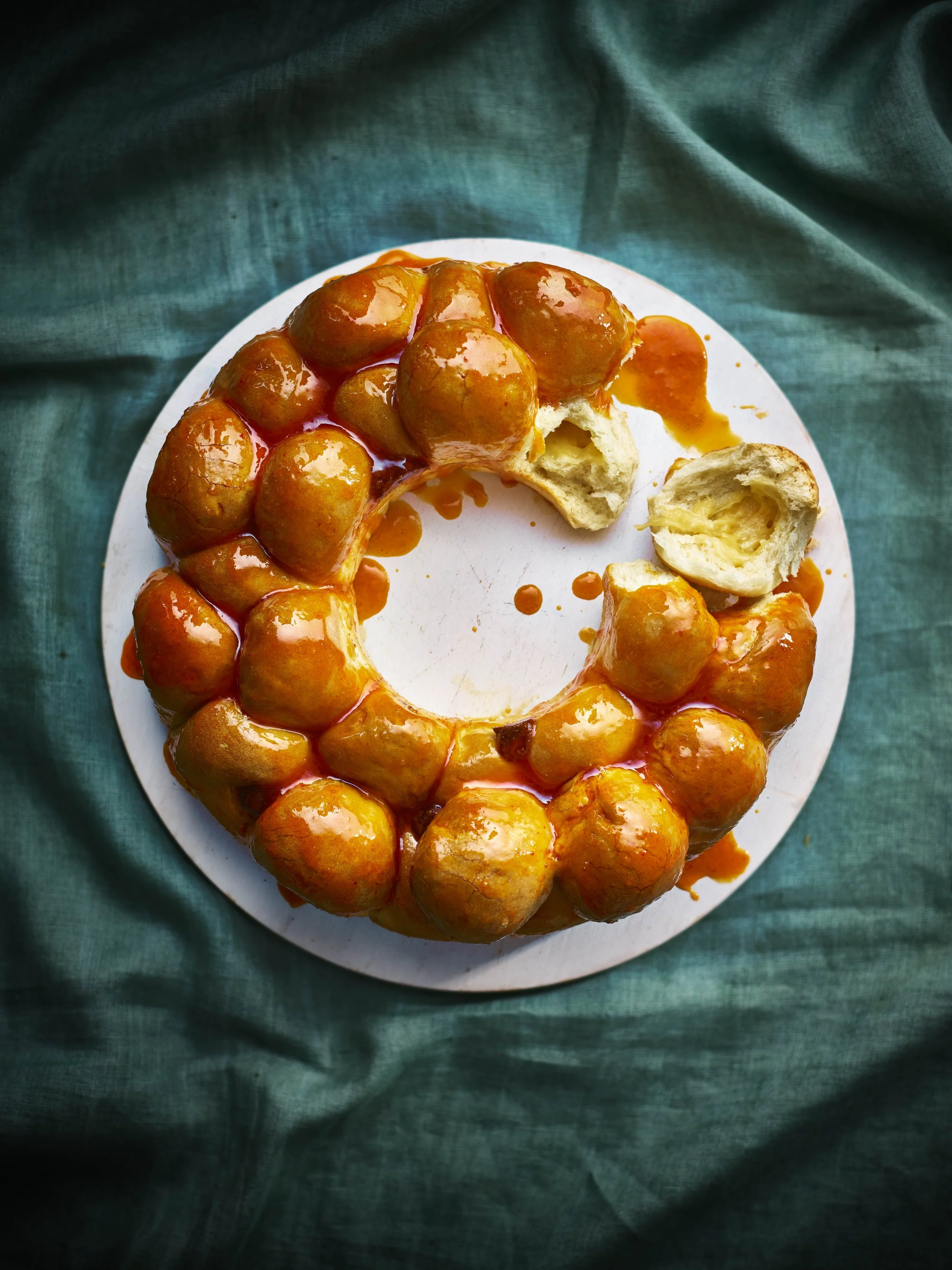 Cheesy Sriracha Monkey Bread, photo by Tom Regester