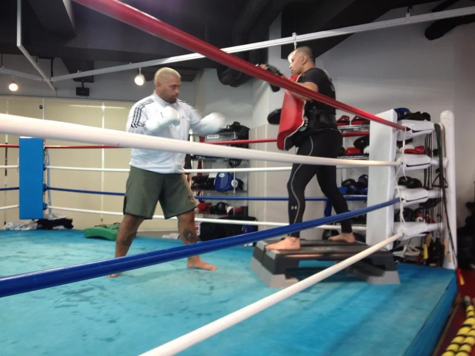 Jayson Vemoa and Mark Hunt