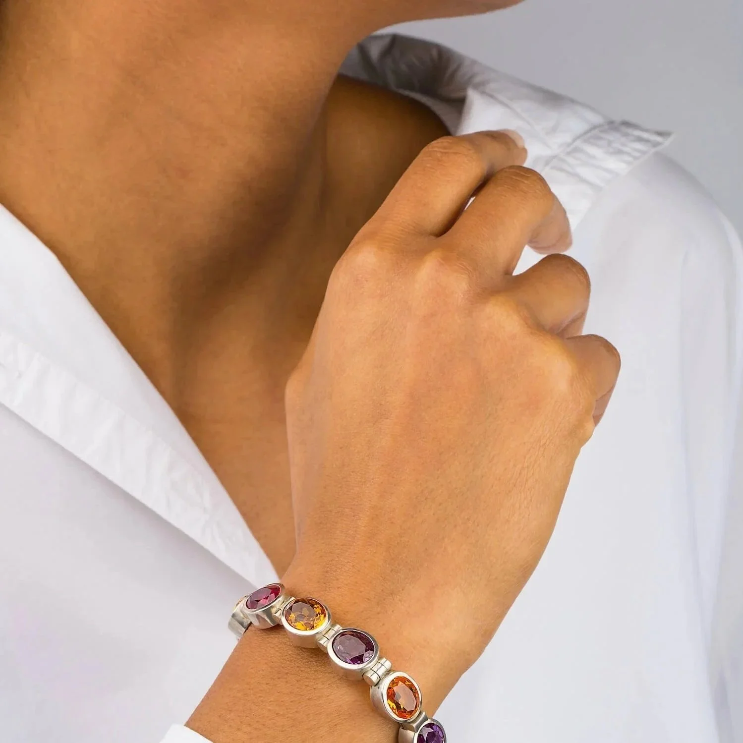 Armband-mit-Farbsteinen.jpg