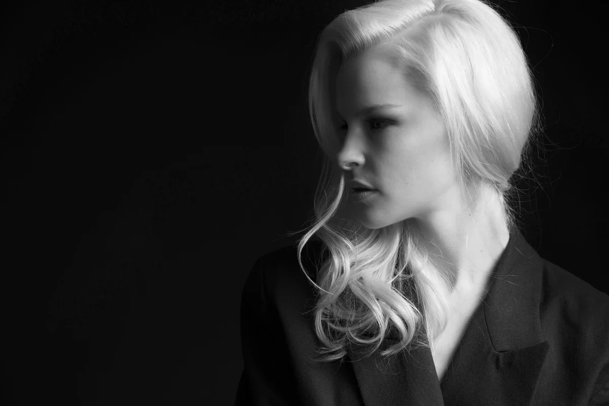 CourtneyShallcross-40bw.jpg