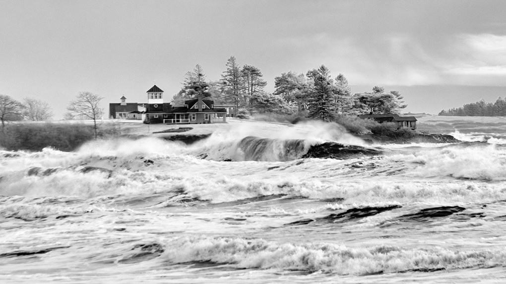 Waves at Higgins Beach