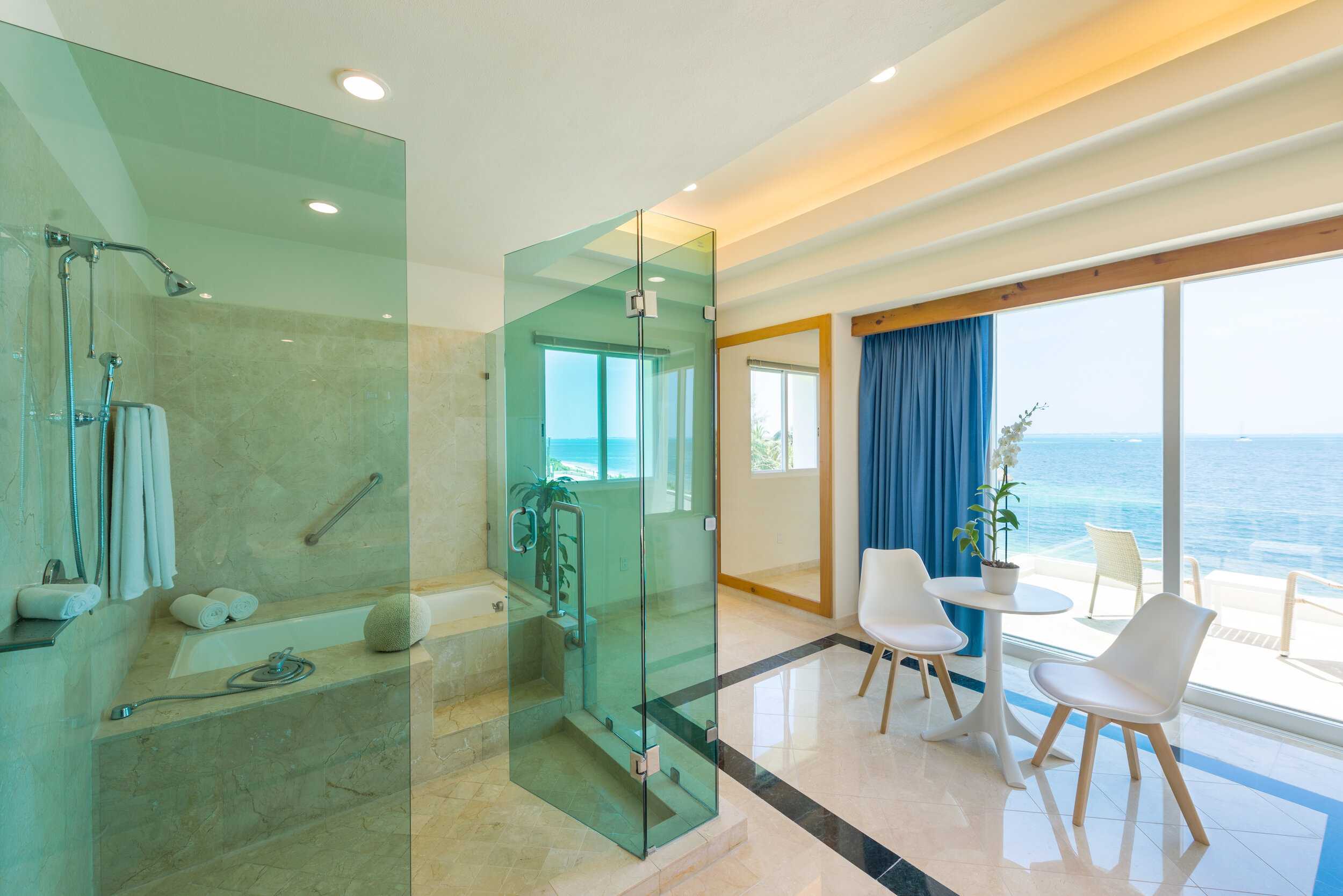 Cancun villa bath.jpg