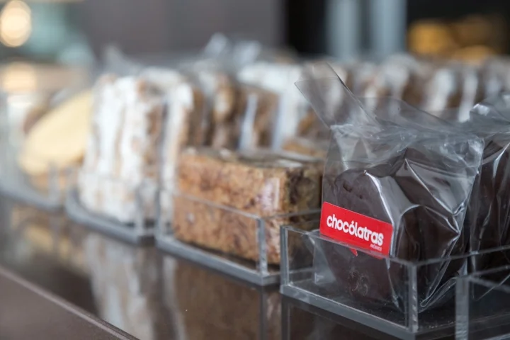 Chocolatras-Store-by-Studio-Cinque-Porto-Alegre-Brazil-10.jpg