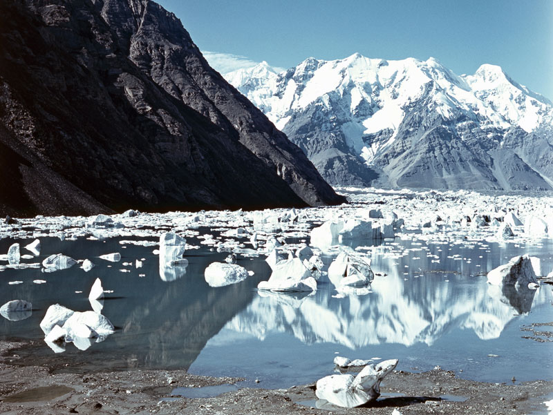 At the Merzbaсher lake glacier falls every year to refill the lake.